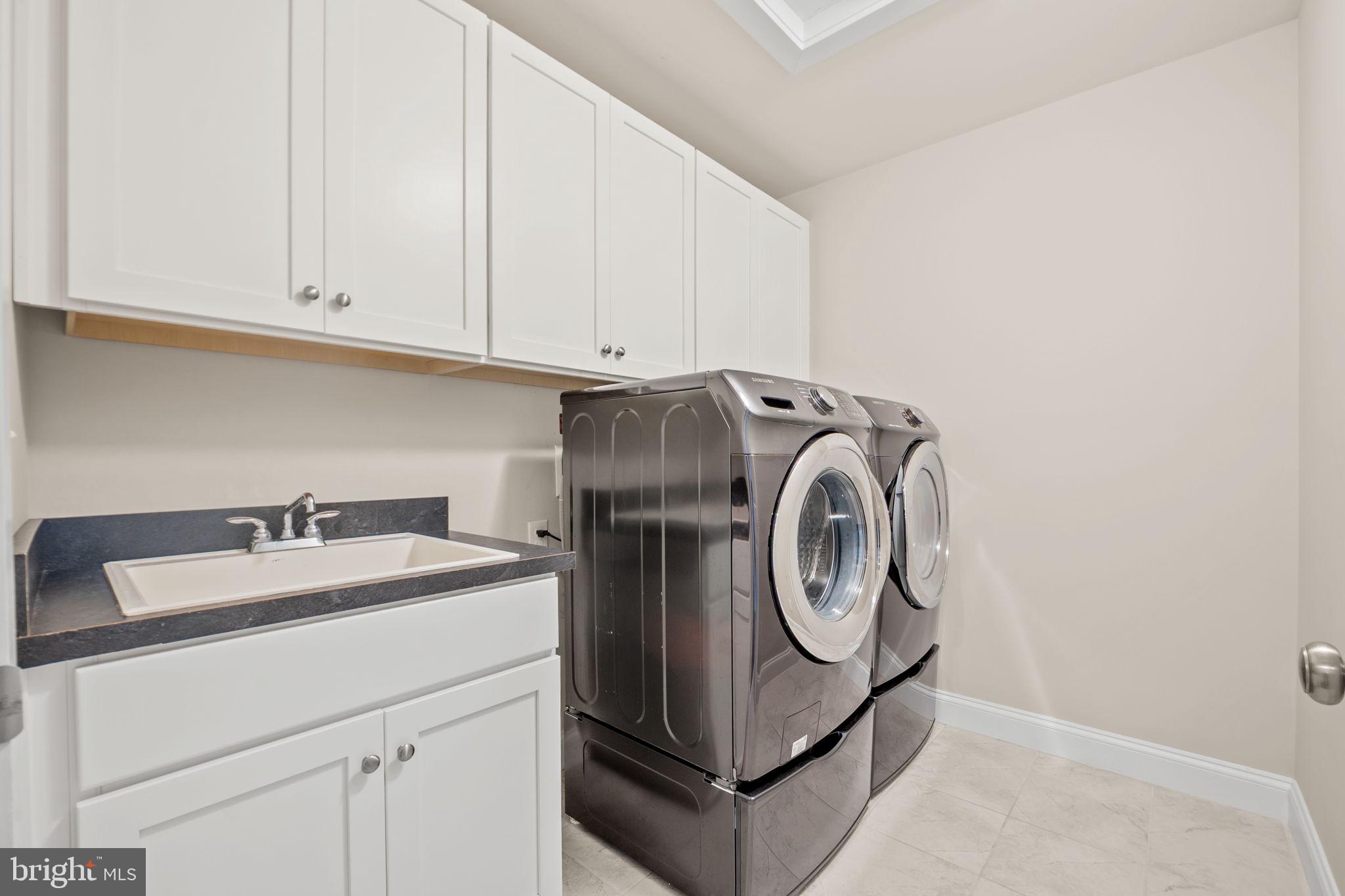 HILLSIDE MANOR - Residential