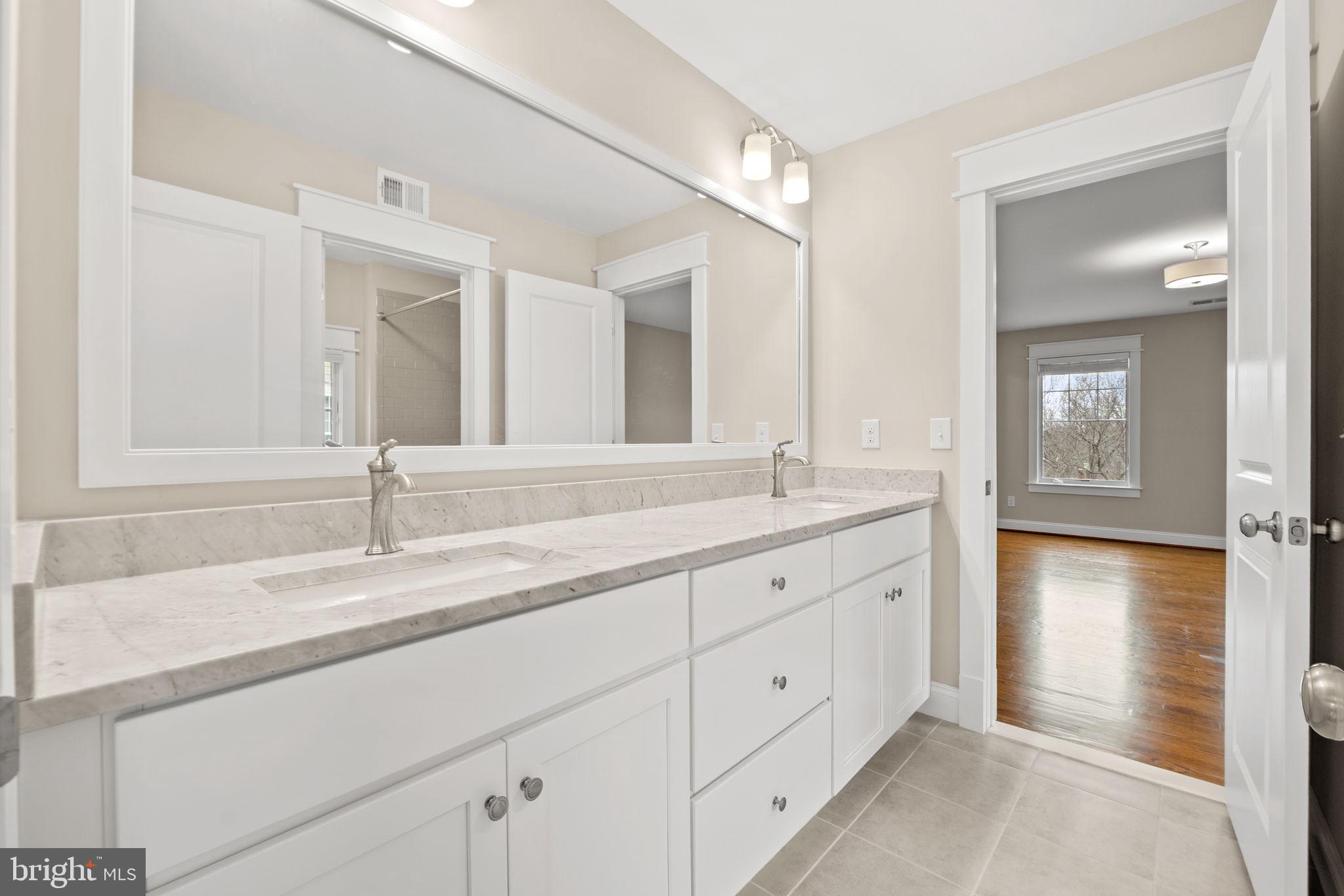 HILLSIDE MANOR - Residential