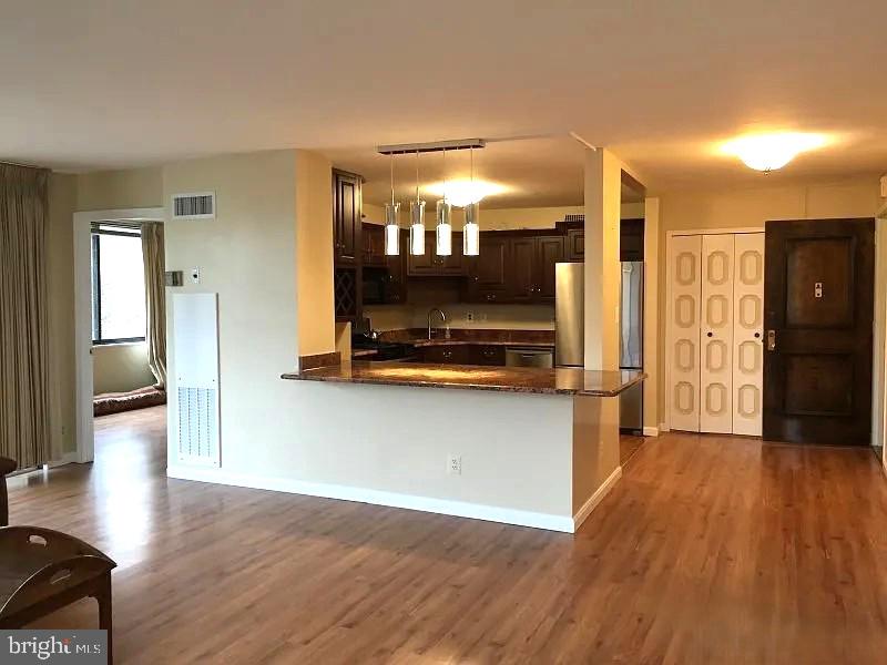 PROMENADE TOWERS - Residential Lease