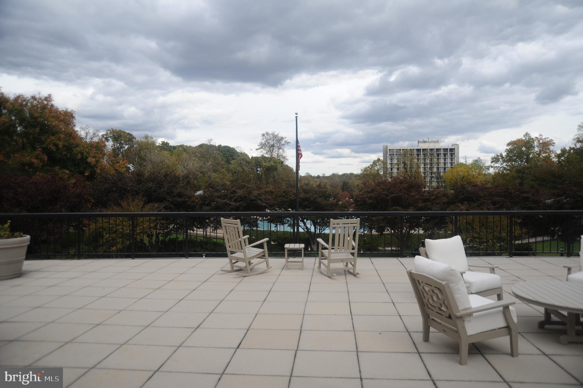 PROMENADE TOWERS - Residential Lease