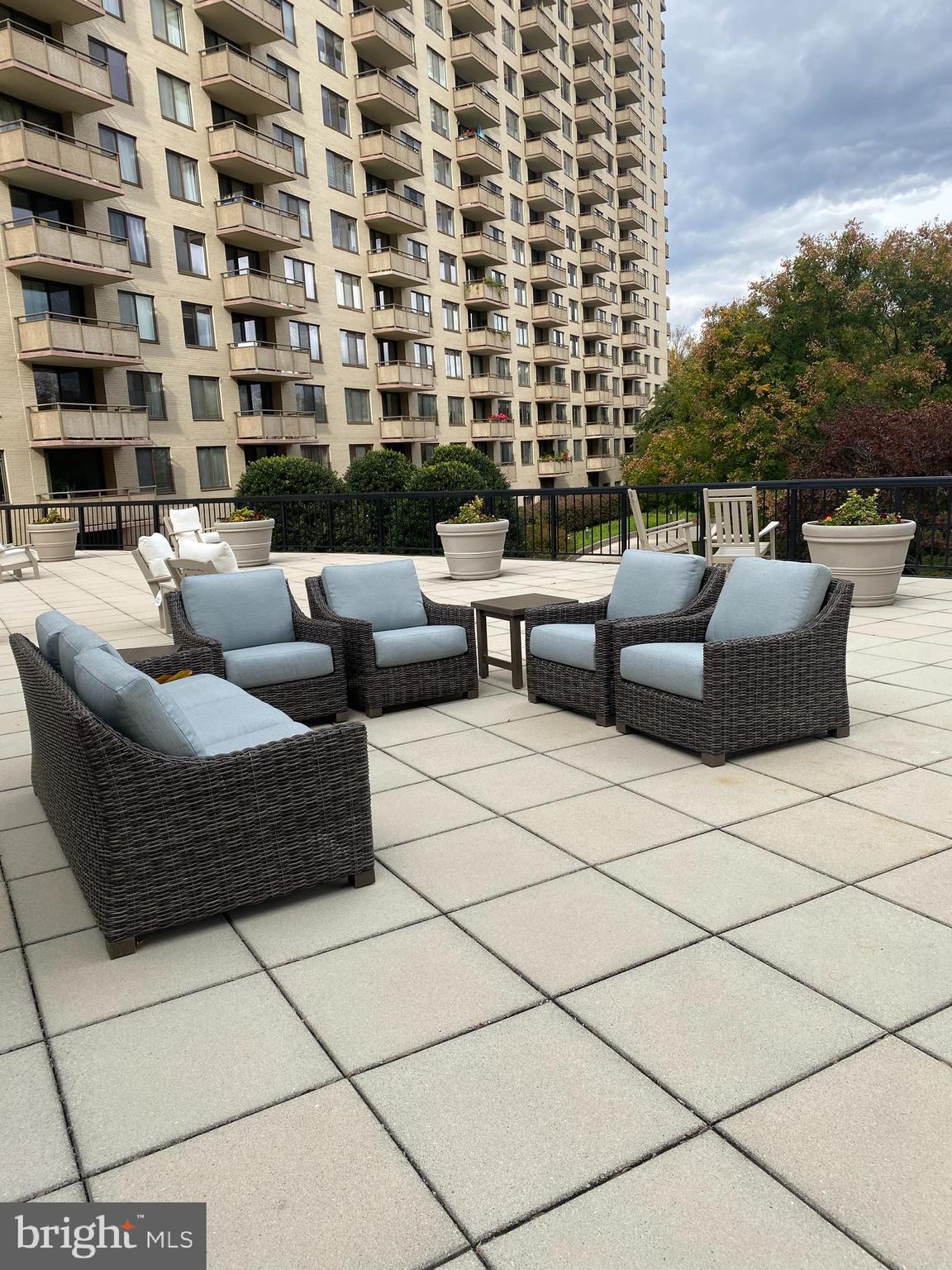 PROMENADE TOWERS - Residential Lease