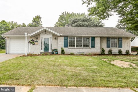 Photo of 620 E HUMMELSTOWN ST, ELIZABETHTOWN, PA 17022 (MLS # PALA2036400)