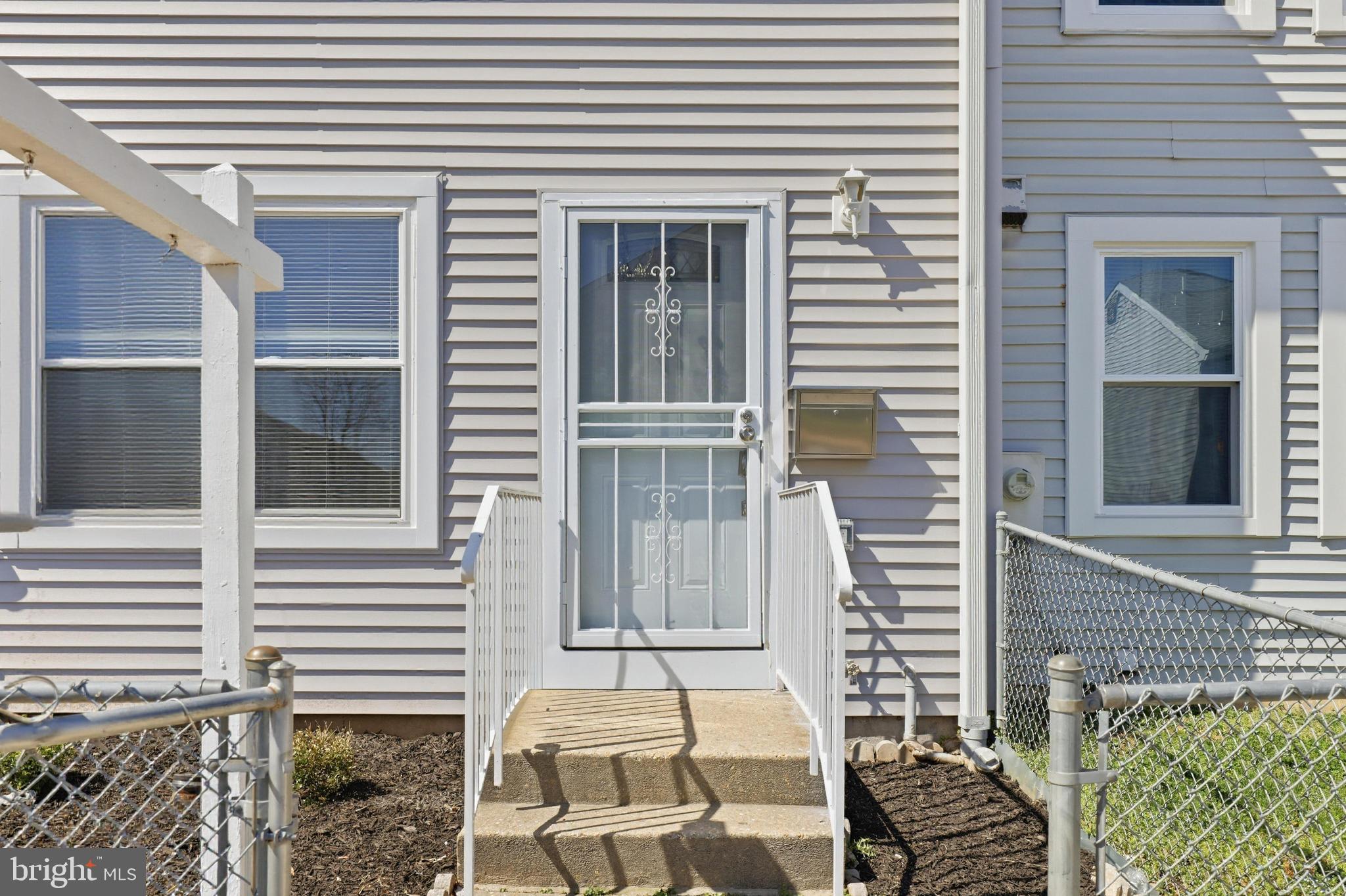 JOHNSTON SQUARE - Residential