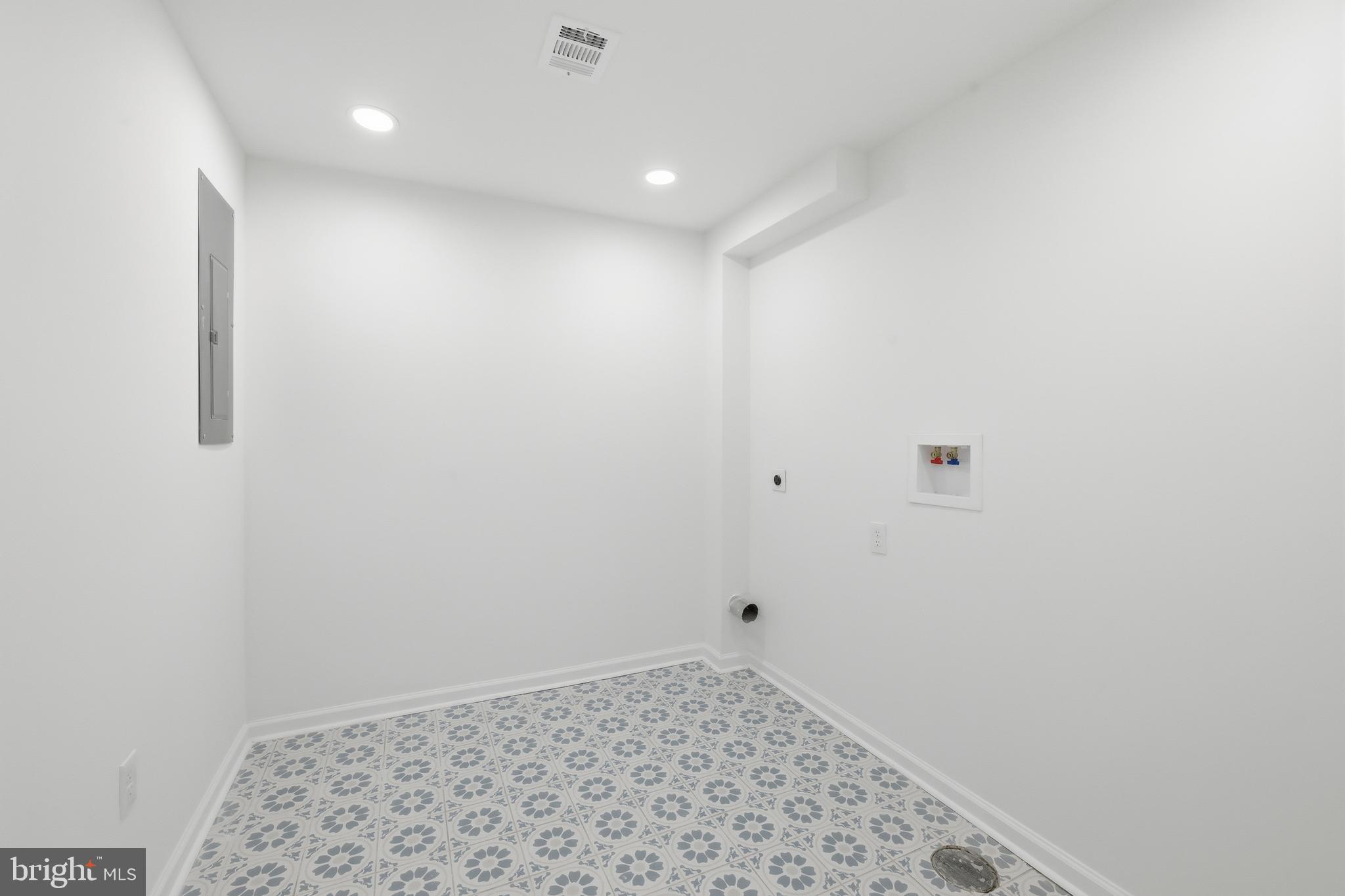 JOHNSTON SQUARE - Residential