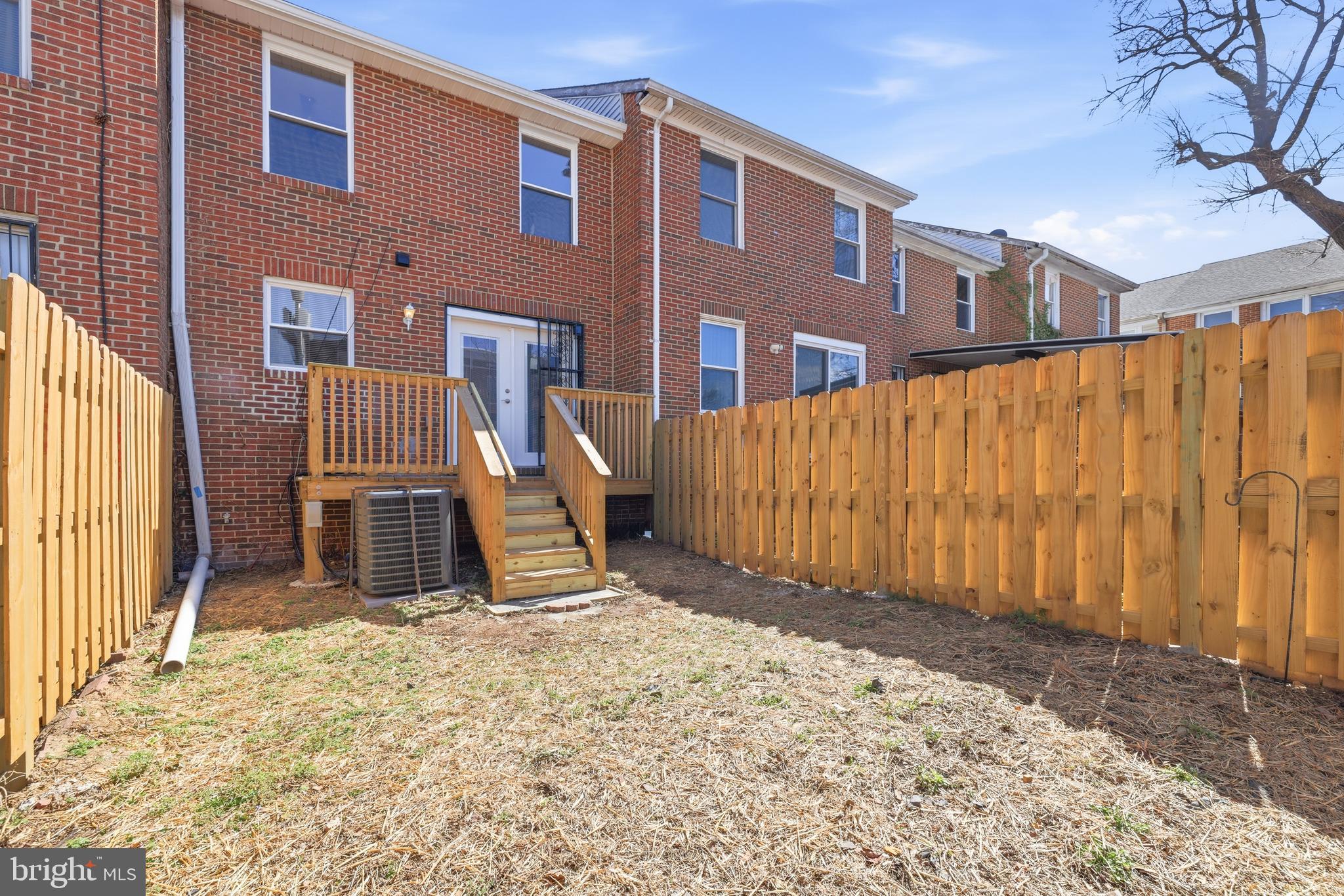 JOHNSTON SQUARE - Residential