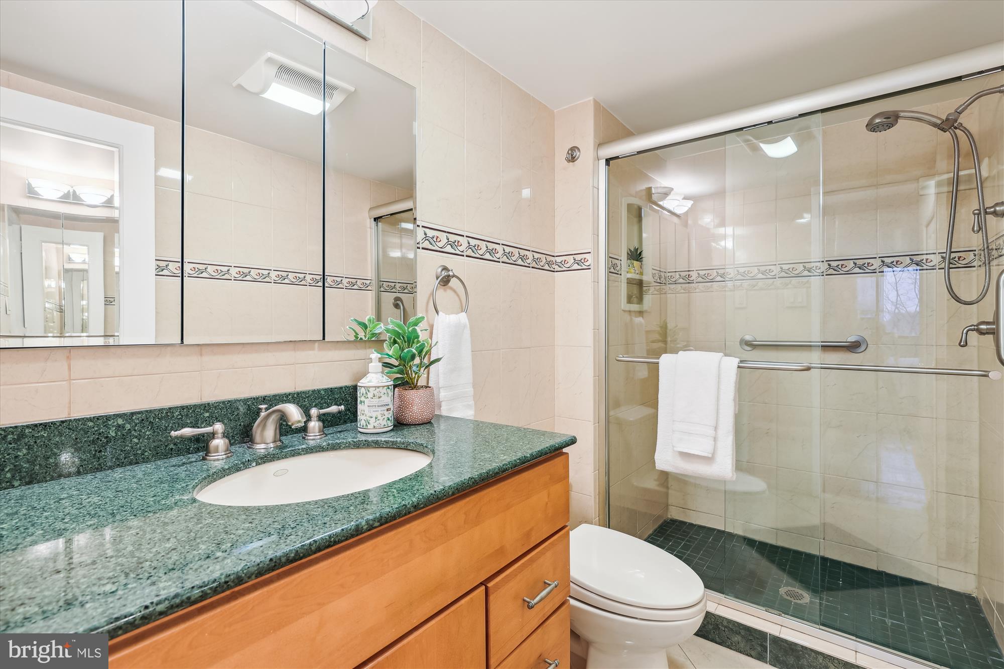 THE KENWOOD - Residential