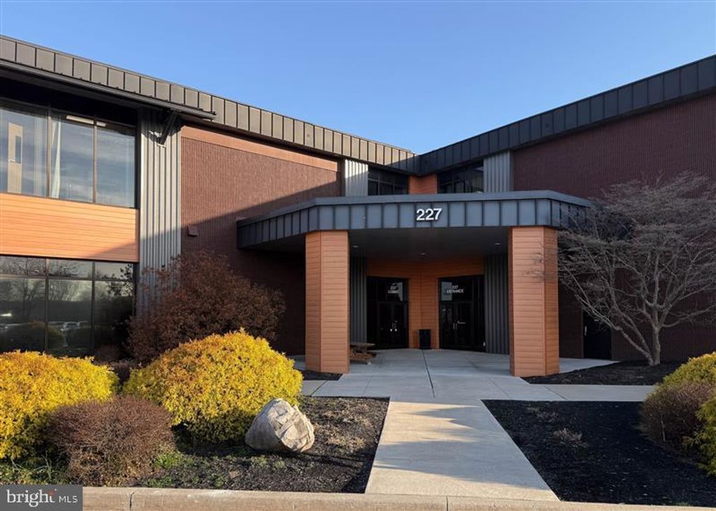 Photo of 227 Granite Run Drive, LANCASTER, PA 17601 (MLS # PALA2081720)