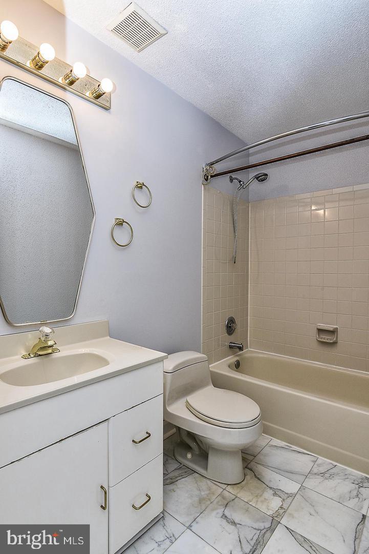 OLD BRIDGE ESTATES - Residential Lease