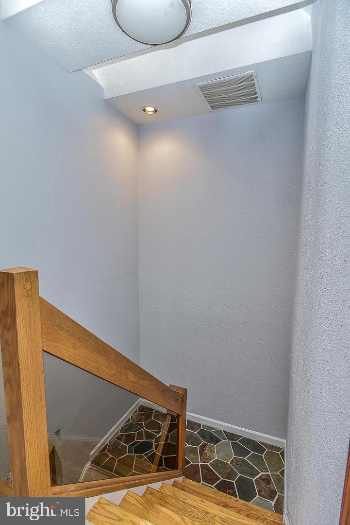 OLD BRIDGE ESTATES - Residential Lease