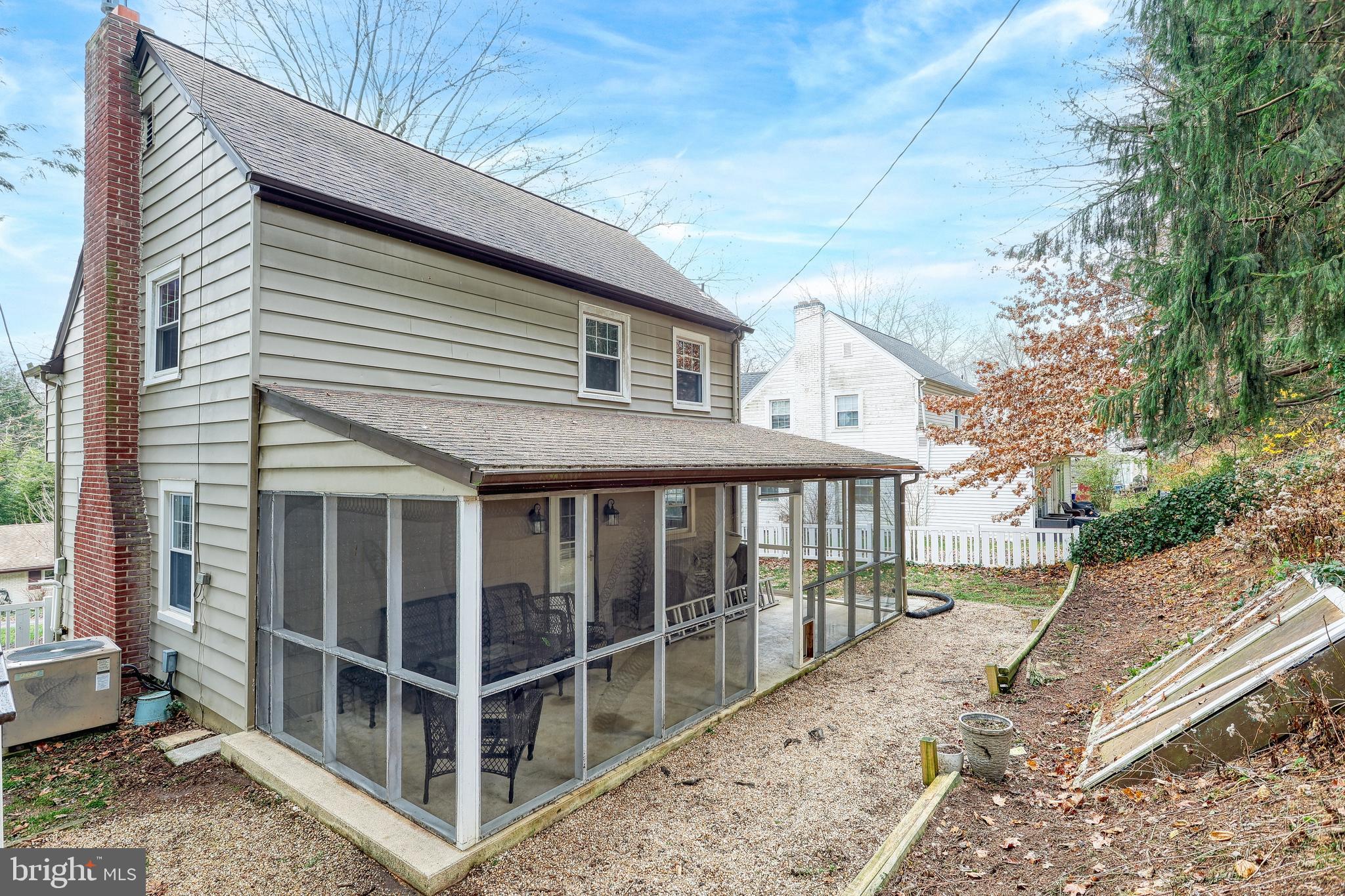STRATHCONA HILLS - Residential