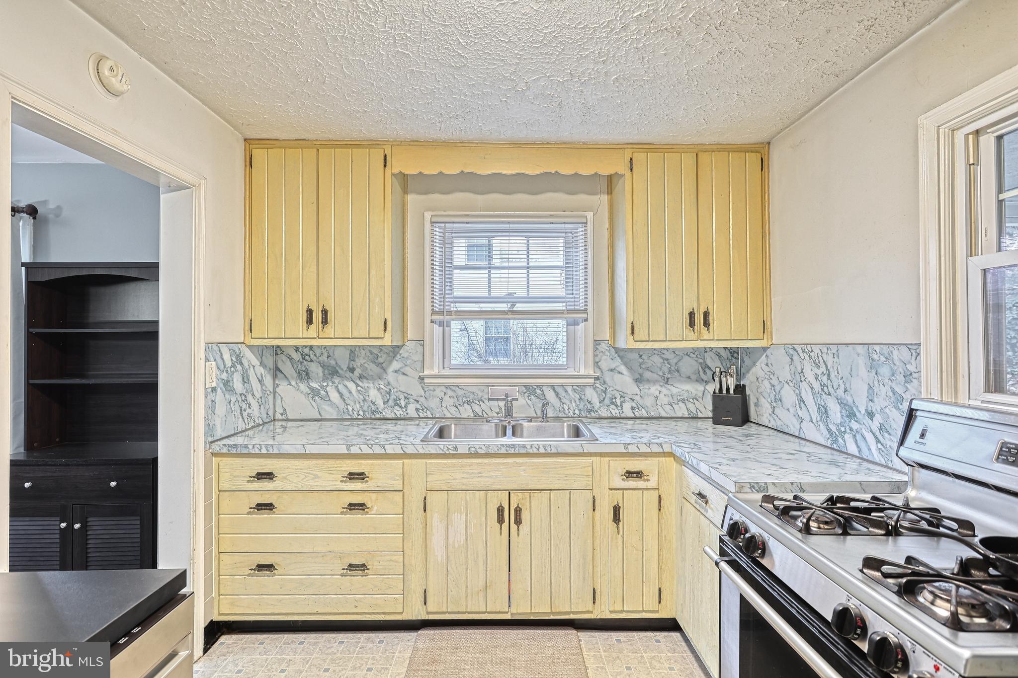 STRATHCONA HILLS - Residential