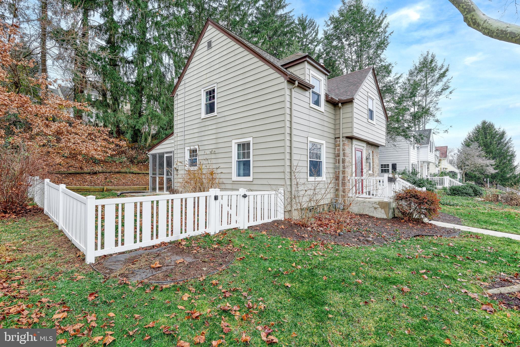 STRATHCONA HILLS - Residential