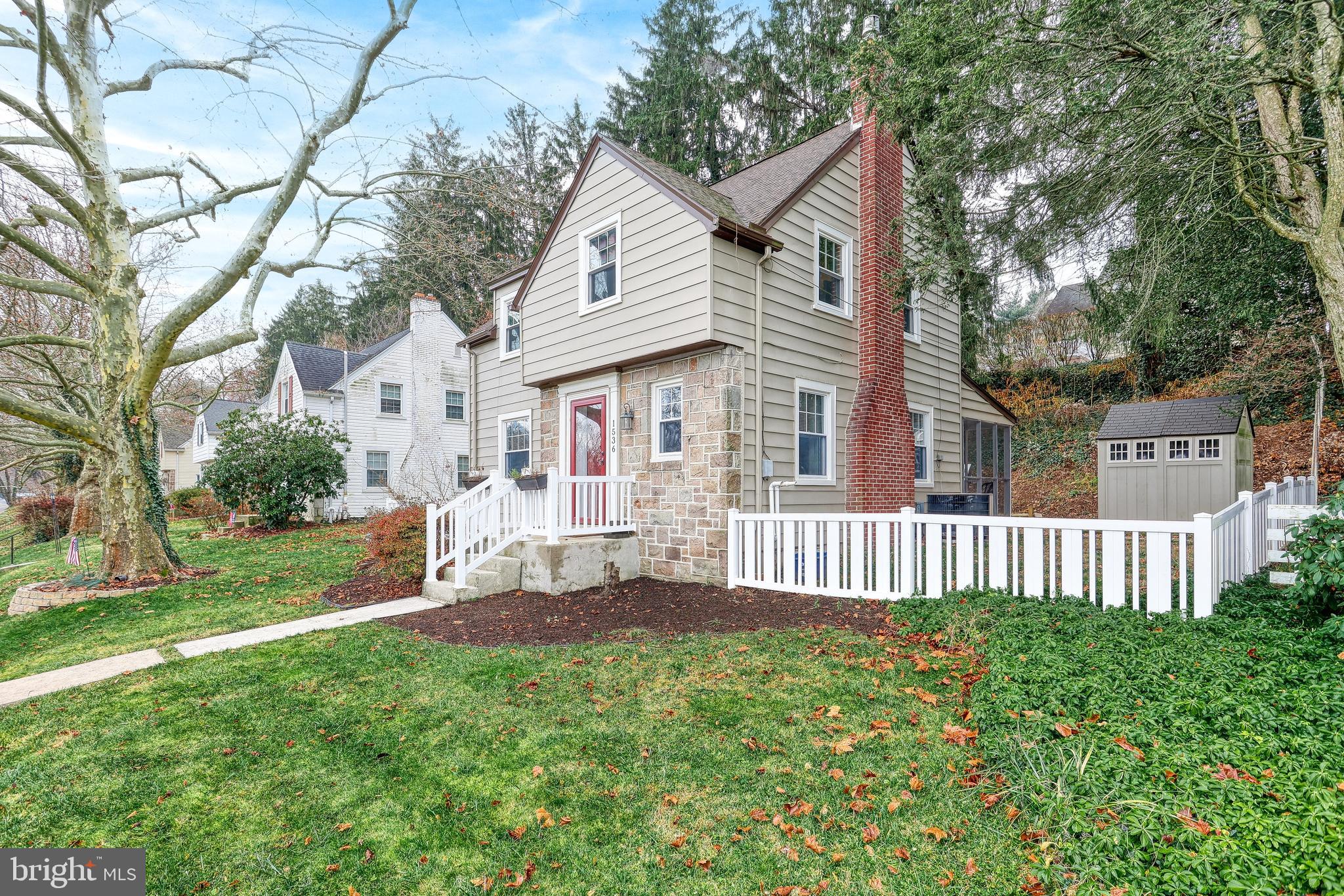 STRATHCONA HILLS - Residential
