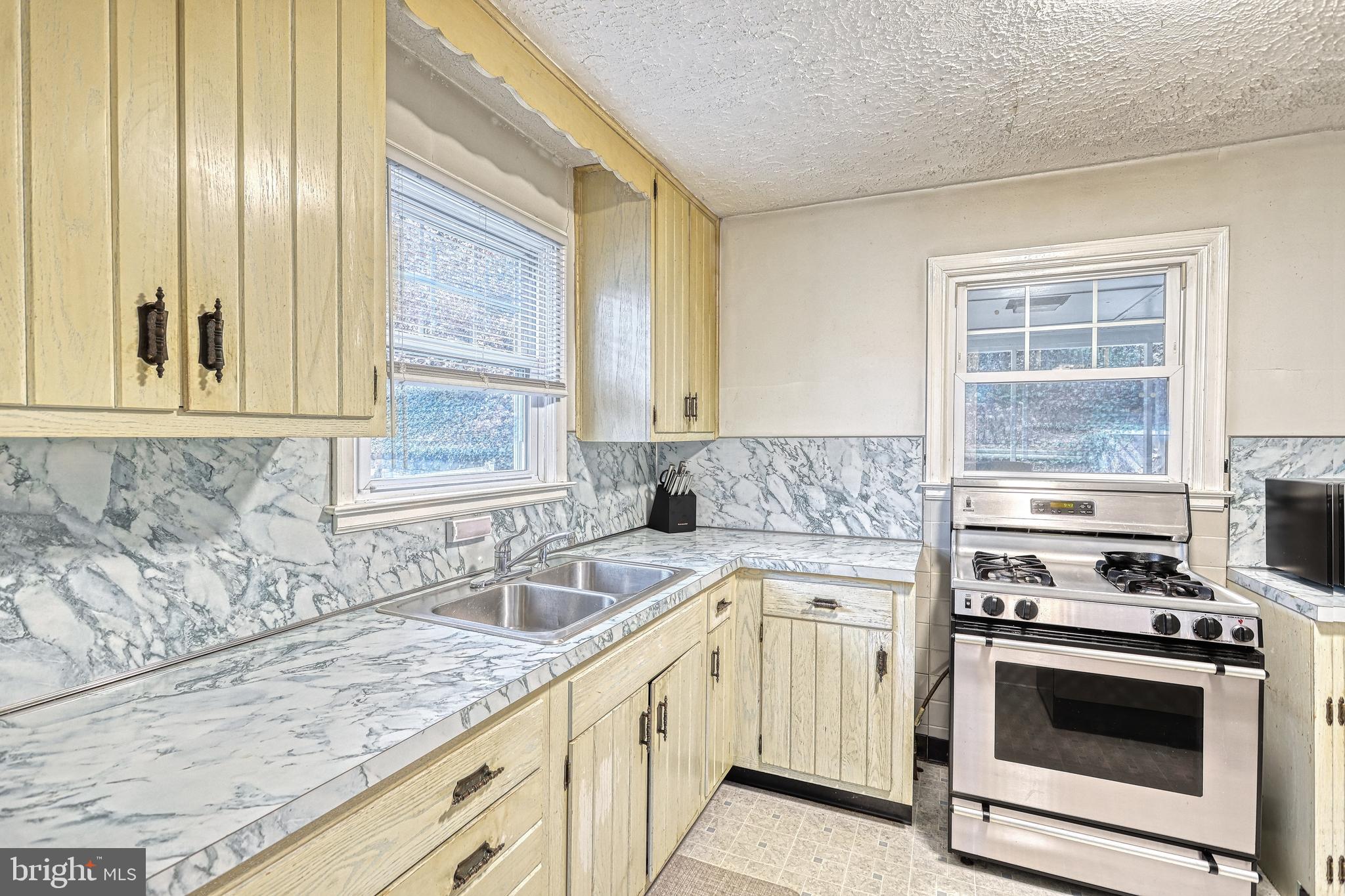 STRATHCONA HILLS - Residential