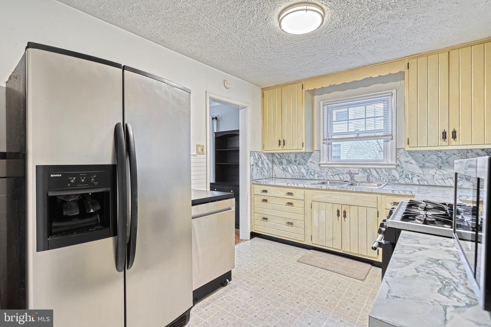 STRATHCONA HILLS - Residential