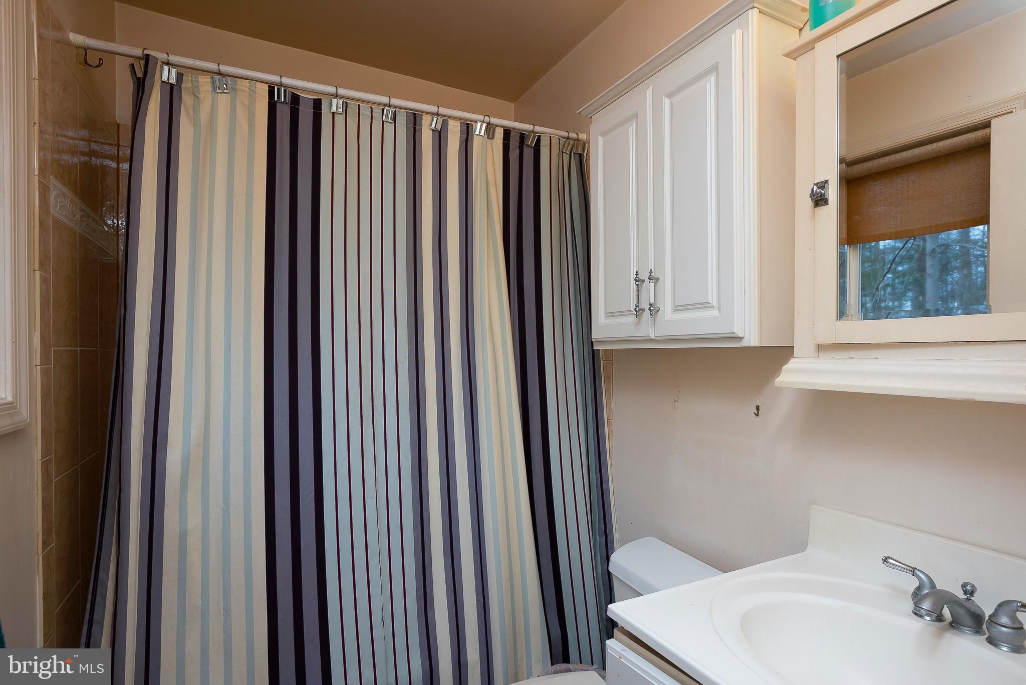 ROLLING KNOLLS - Residential