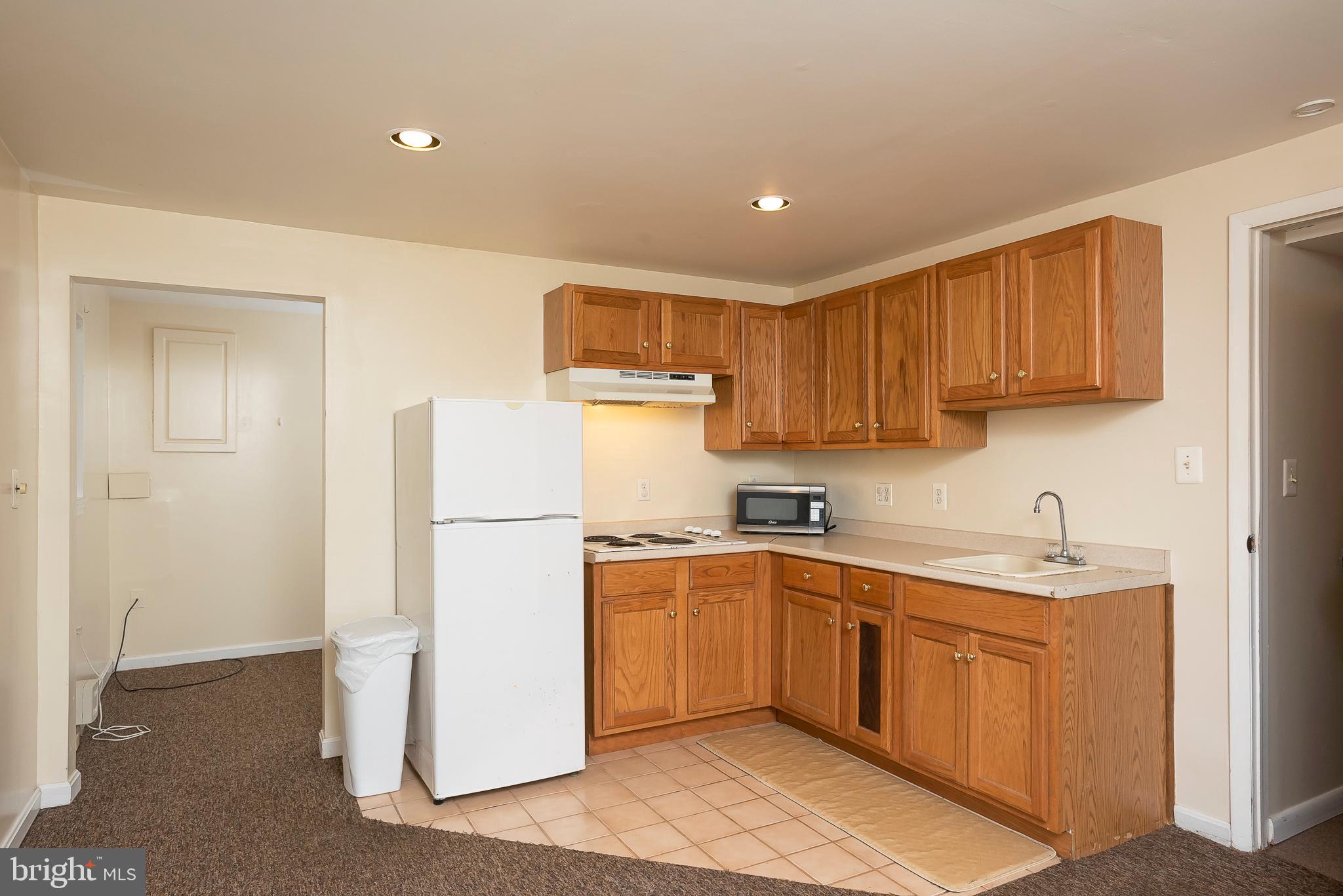 ROLLING KNOLLS - Residential