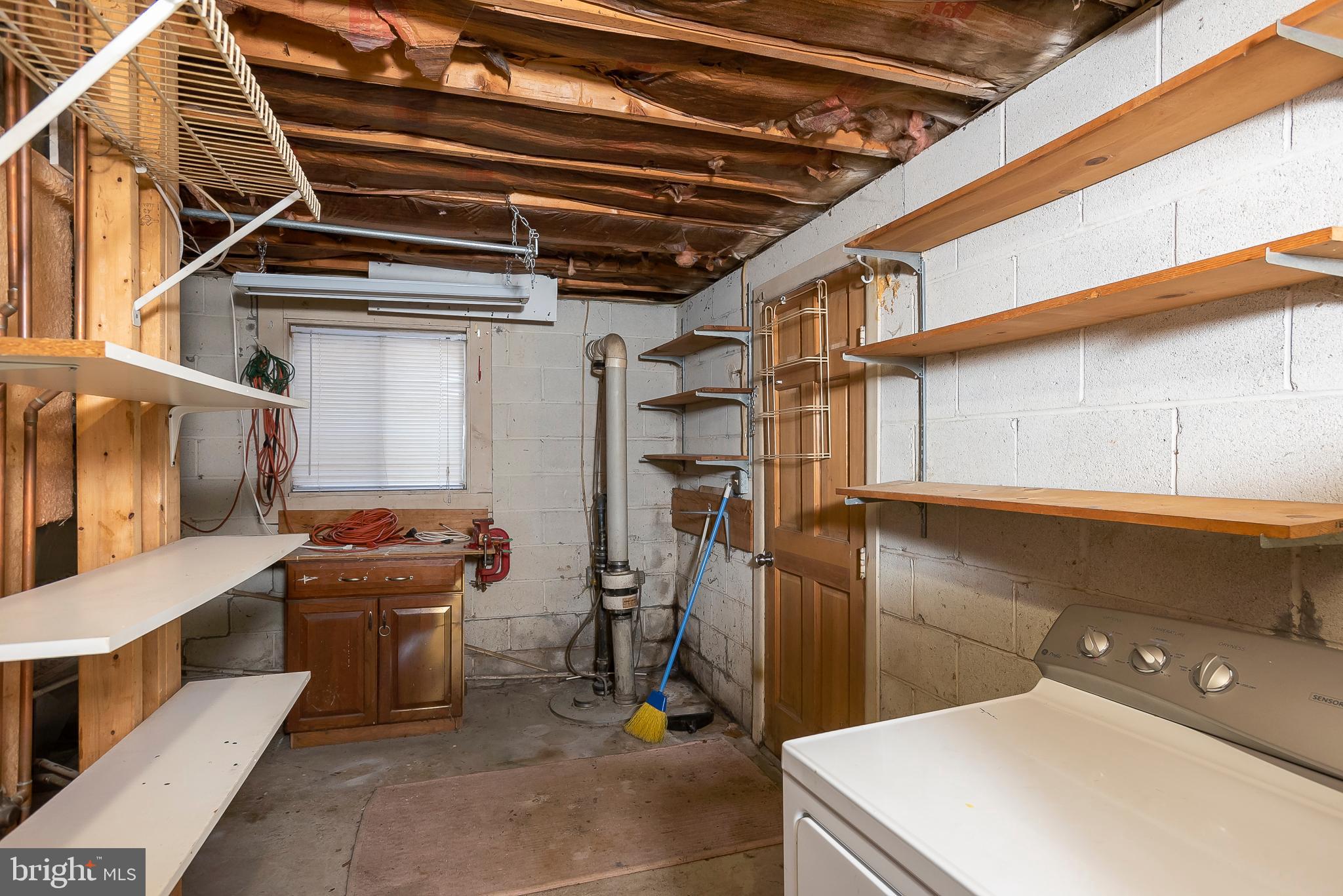 ROLLING KNOLLS - Residential