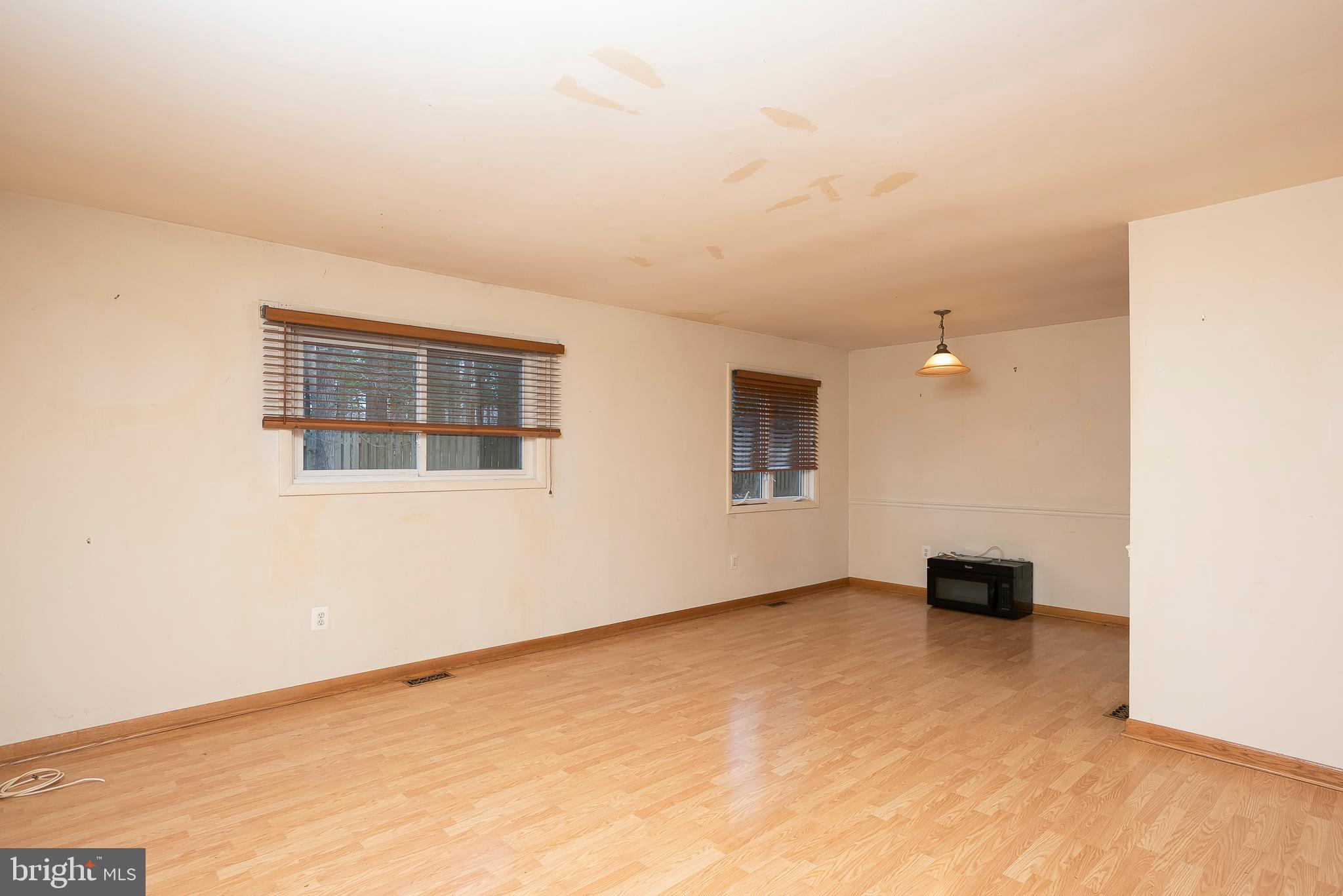 ROLLING KNOLLS - Residential