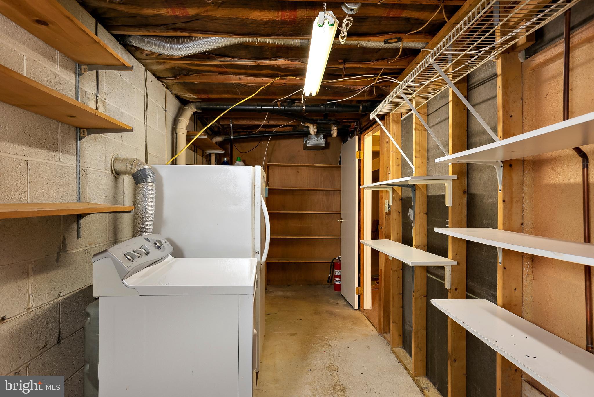 ROLLING KNOLLS - Residential