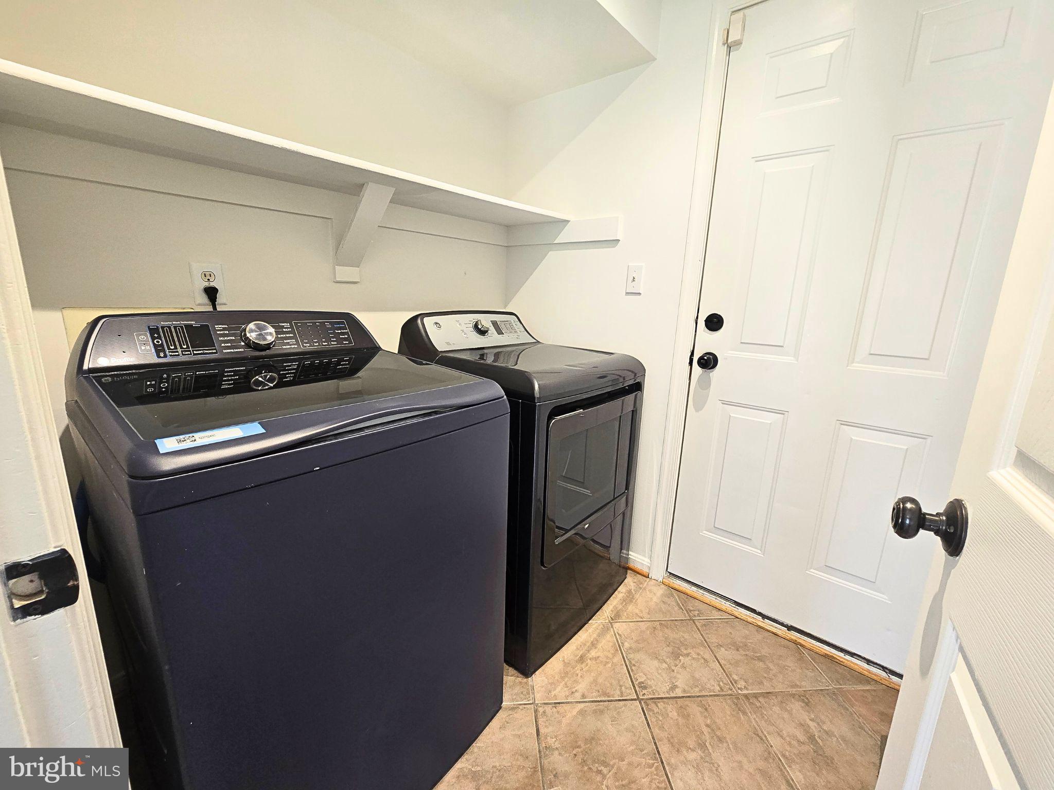 STAFFORD LAKES - Residential