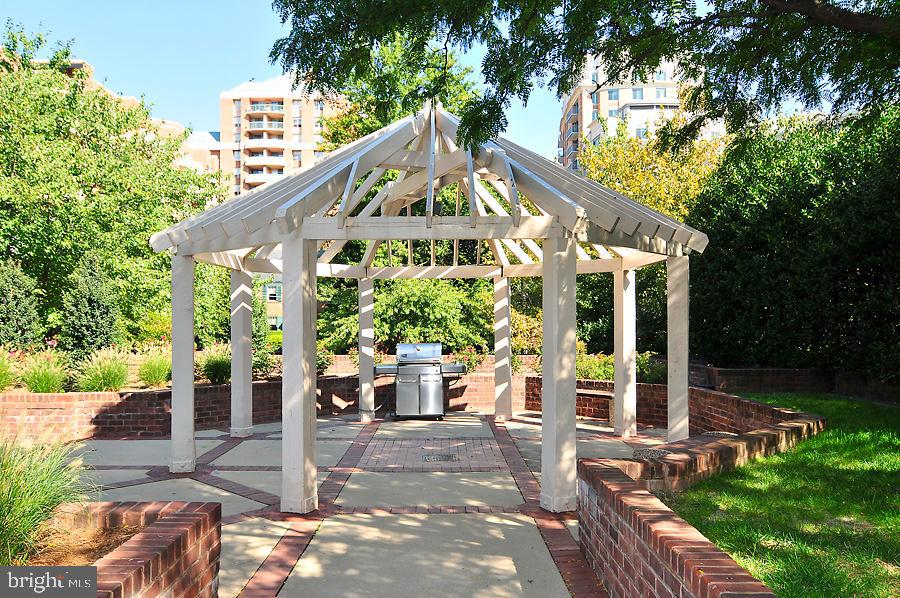 DOWNTOWN BETHESDA - Residential
