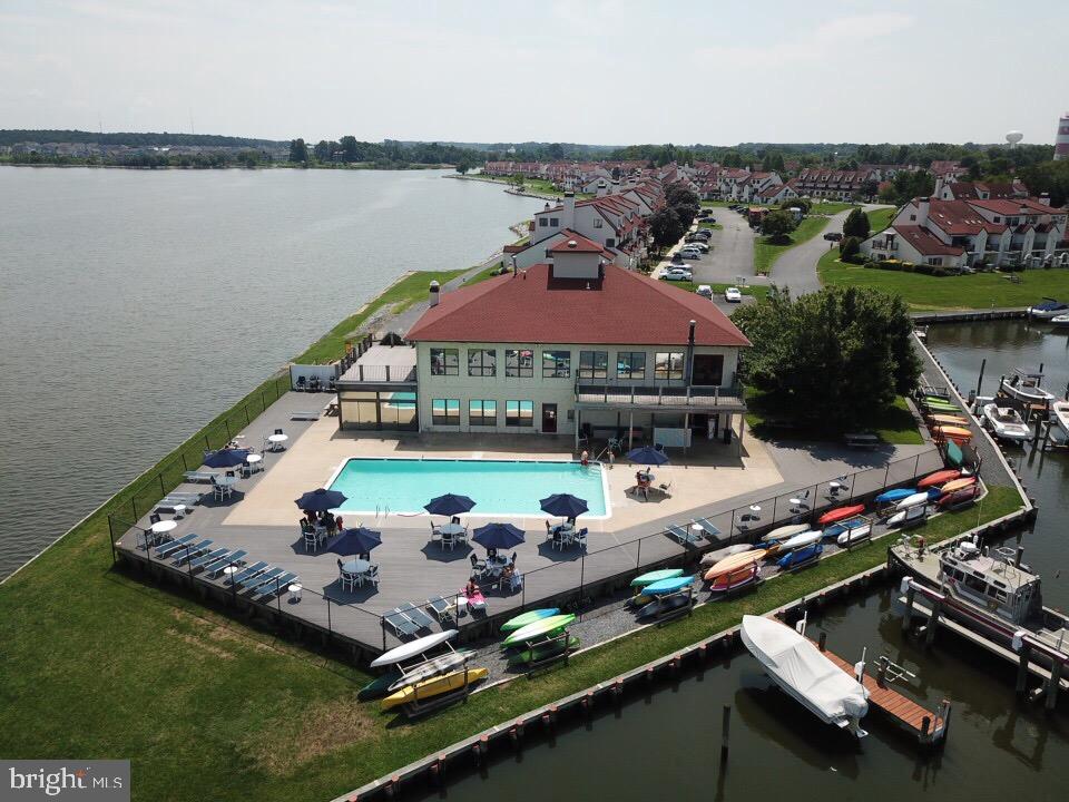 QUEENS LANDING - Residential