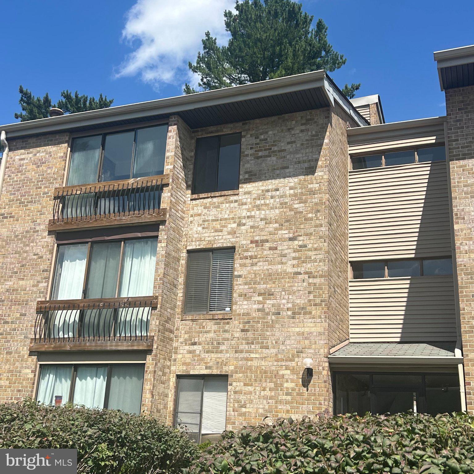 10549 TWIN RIVERS ROAD E-1