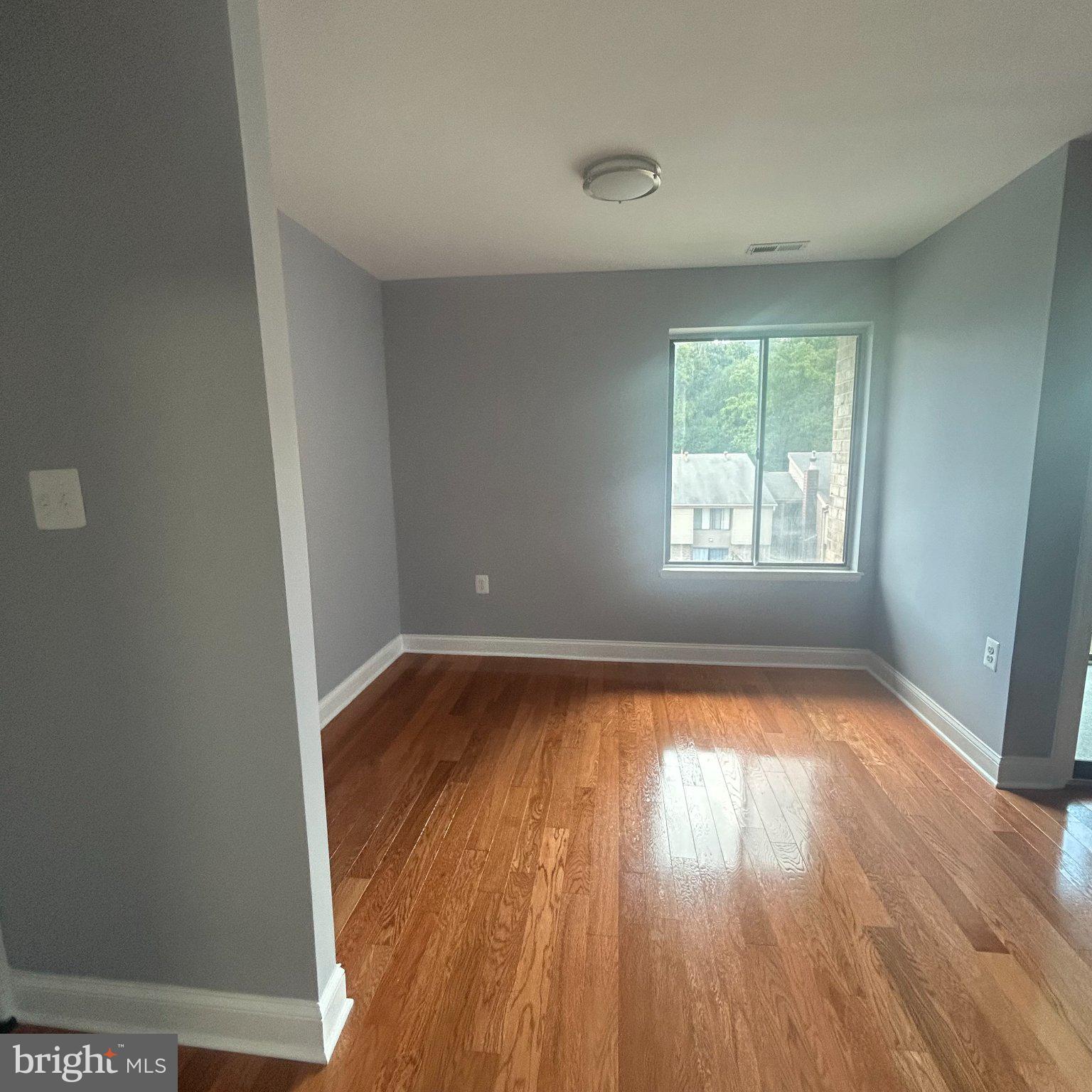 10549 TWIN RIVERS ROAD E-1
