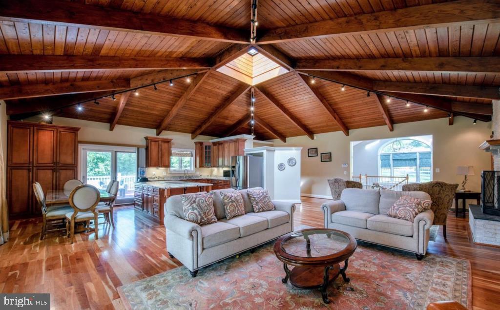 SENECA FARMS - Residential