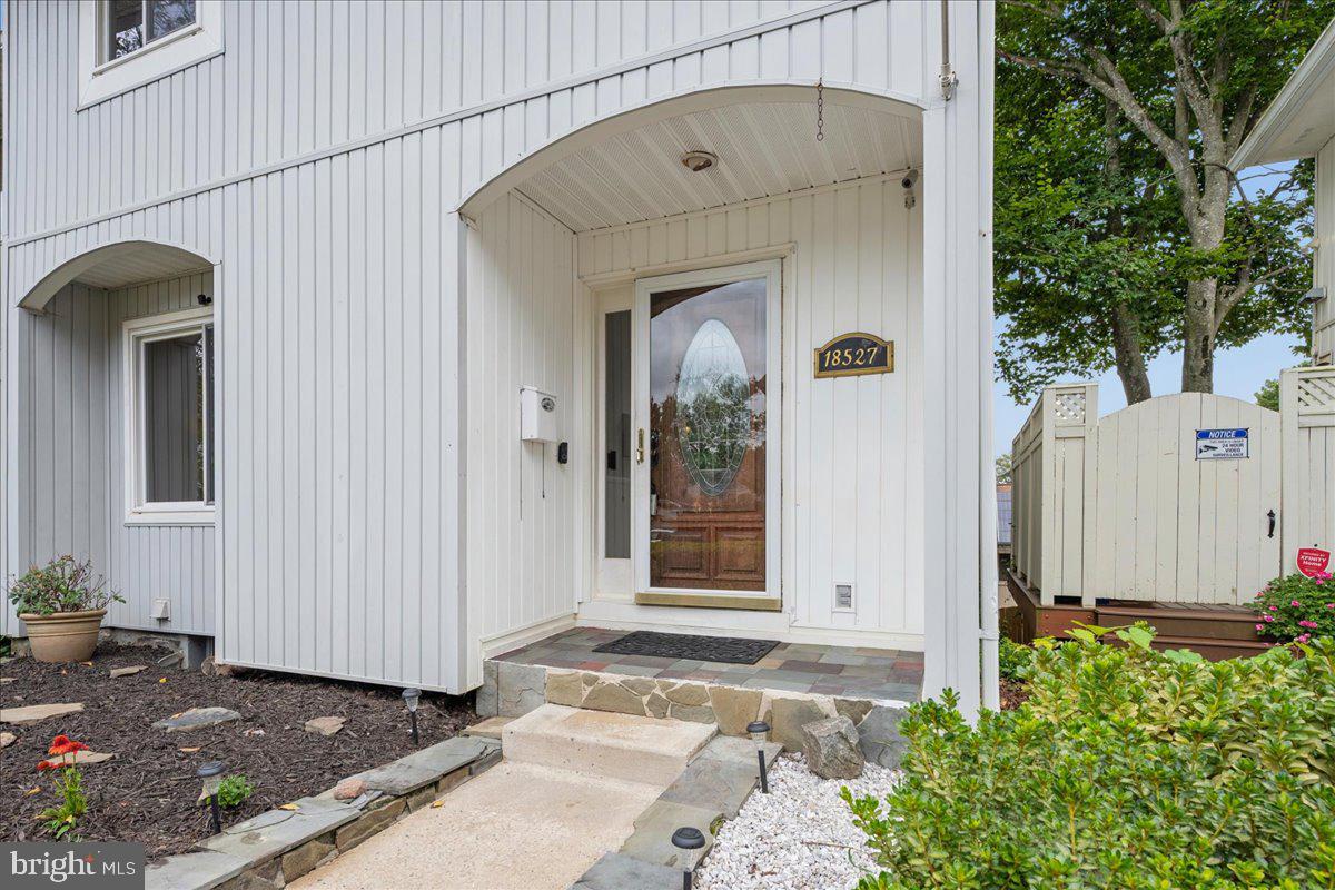 18527 EAGLES ROOST DRIVE