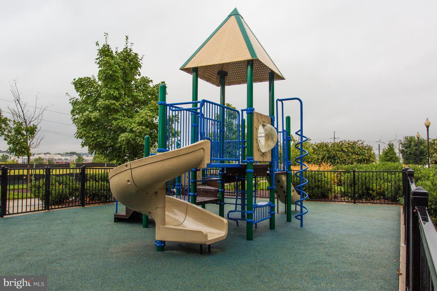 ECLIPSE ON CENTER PARK - Residential Lease