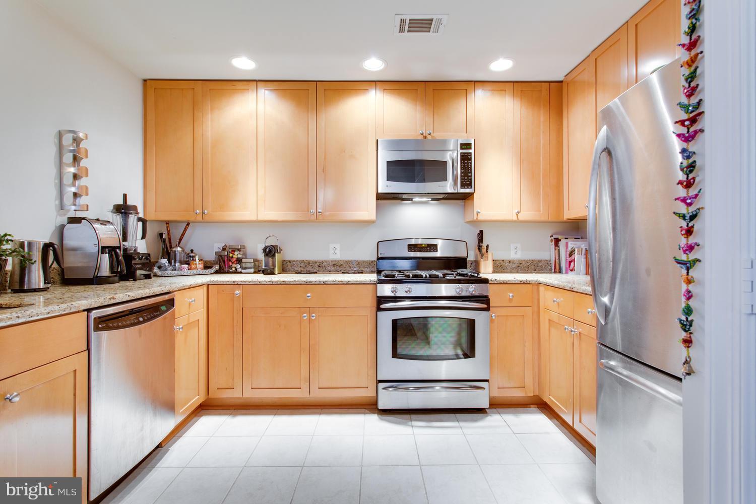 ECLIPSE ON CENTER PARK - Residential Lease