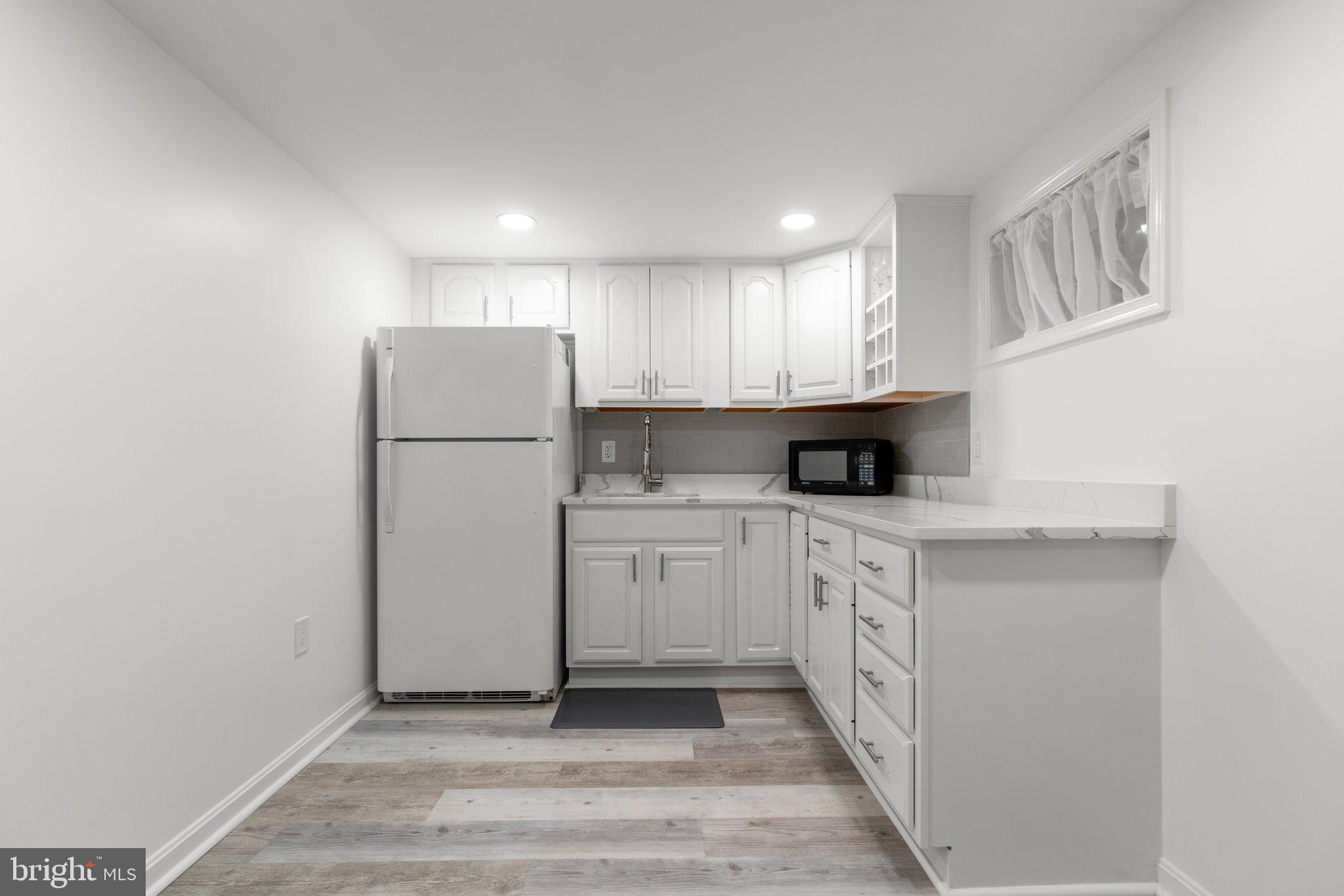 LOCUST HILL ESTATES - Residential