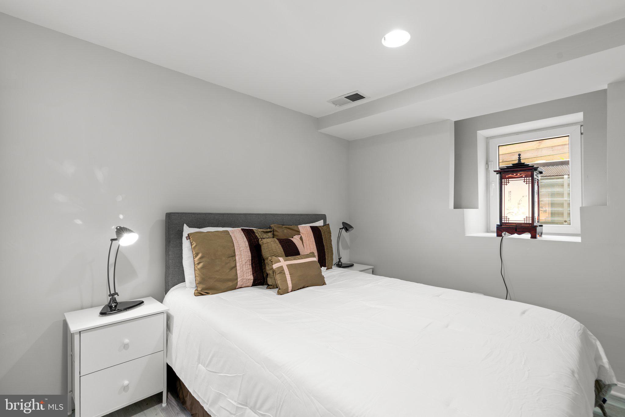 LOCUST HILL ESTATES - Residential