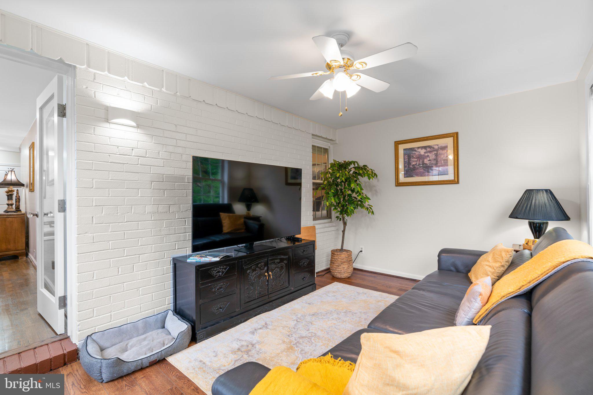 LOCUST HILL ESTATES - Residential