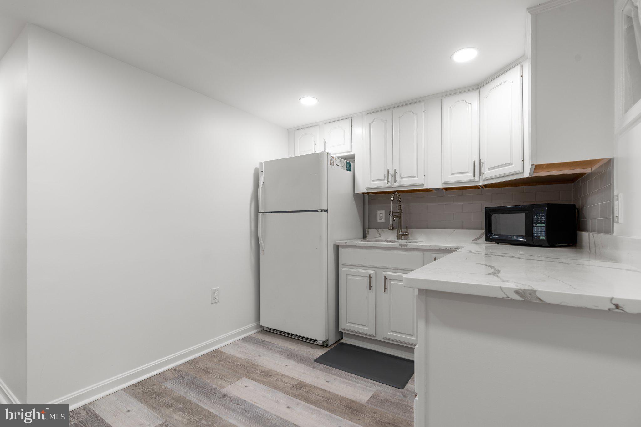 LOCUST HILL ESTATES - Residential