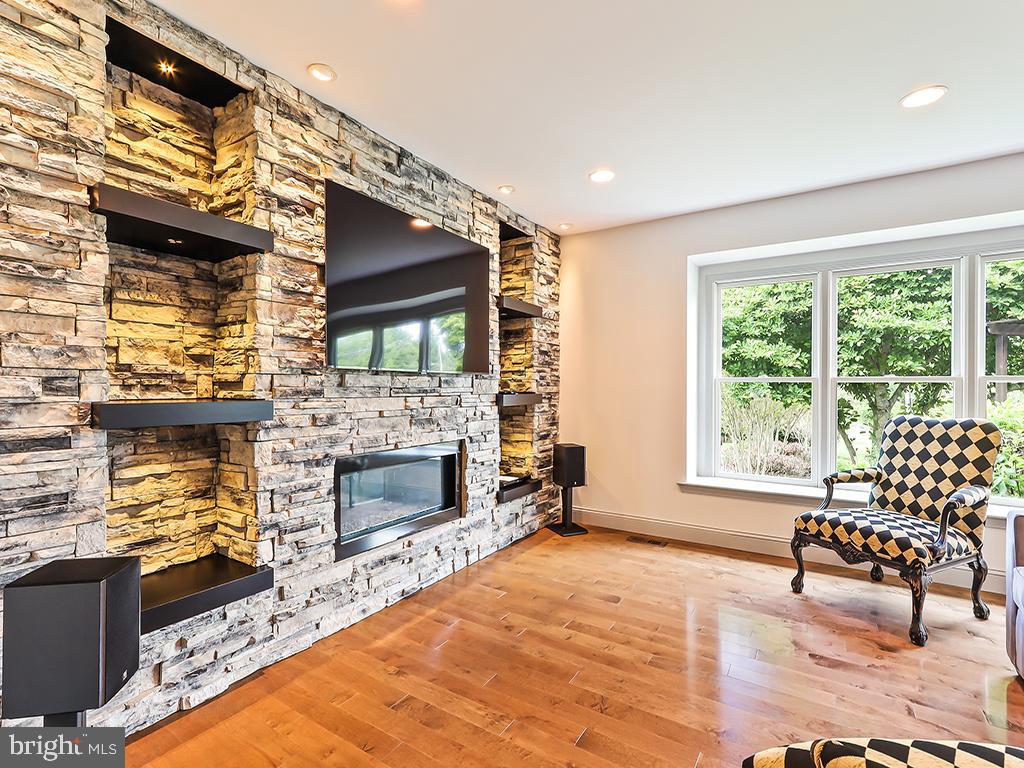LAKEVIEW ESTS - Residential