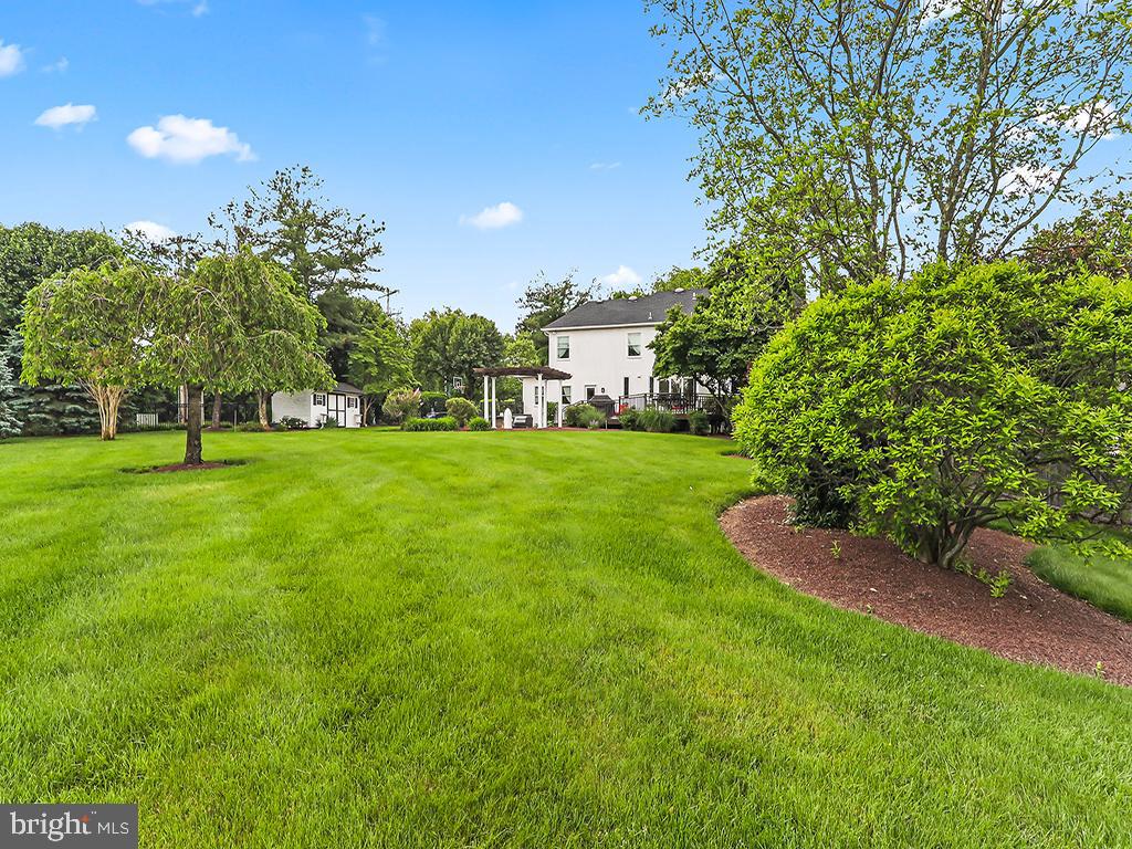 LAKEVIEW ESTS - Residential