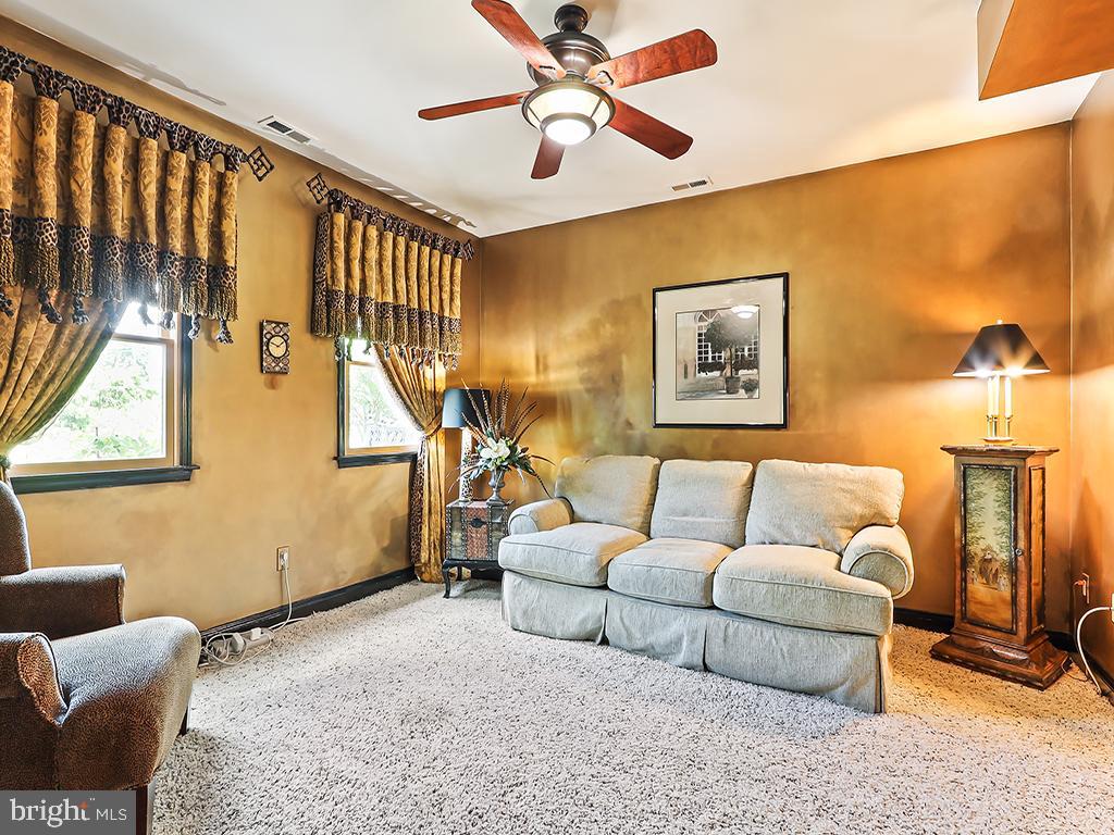 LAKEVIEW ESTS - Residential