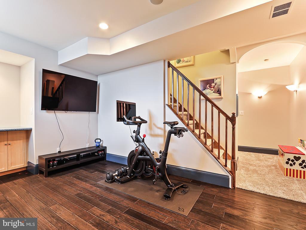 LAKEVIEW ESTS - Residential