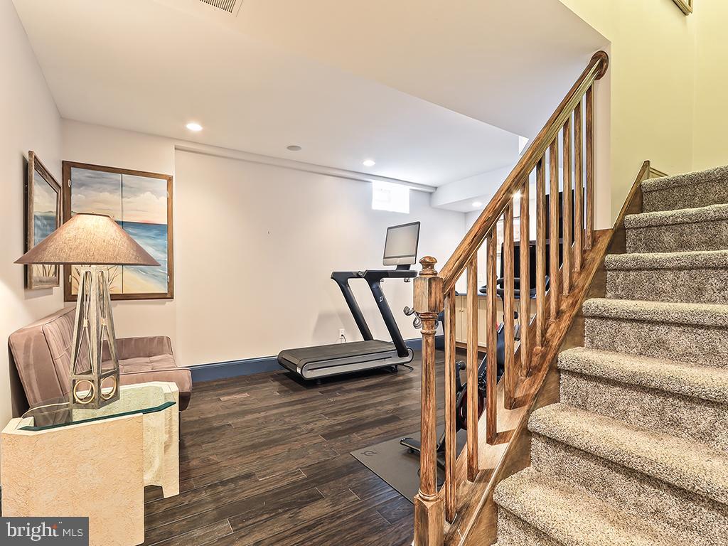LAKEVIEW ESTS - Residential