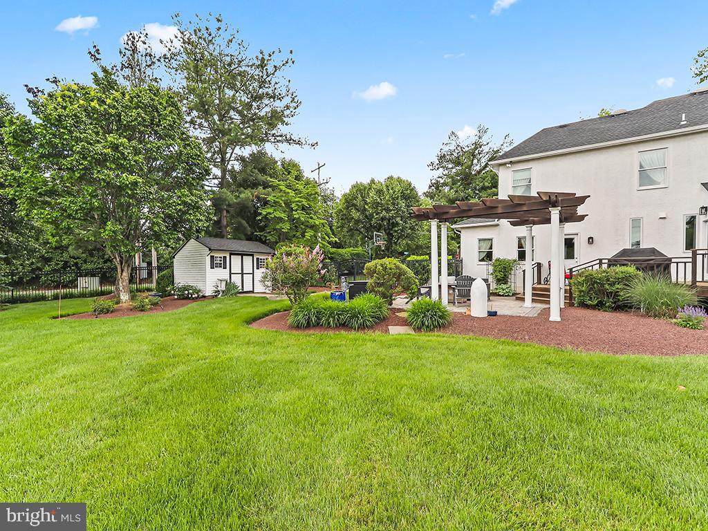 LAKEVIEW ESTS - Residential