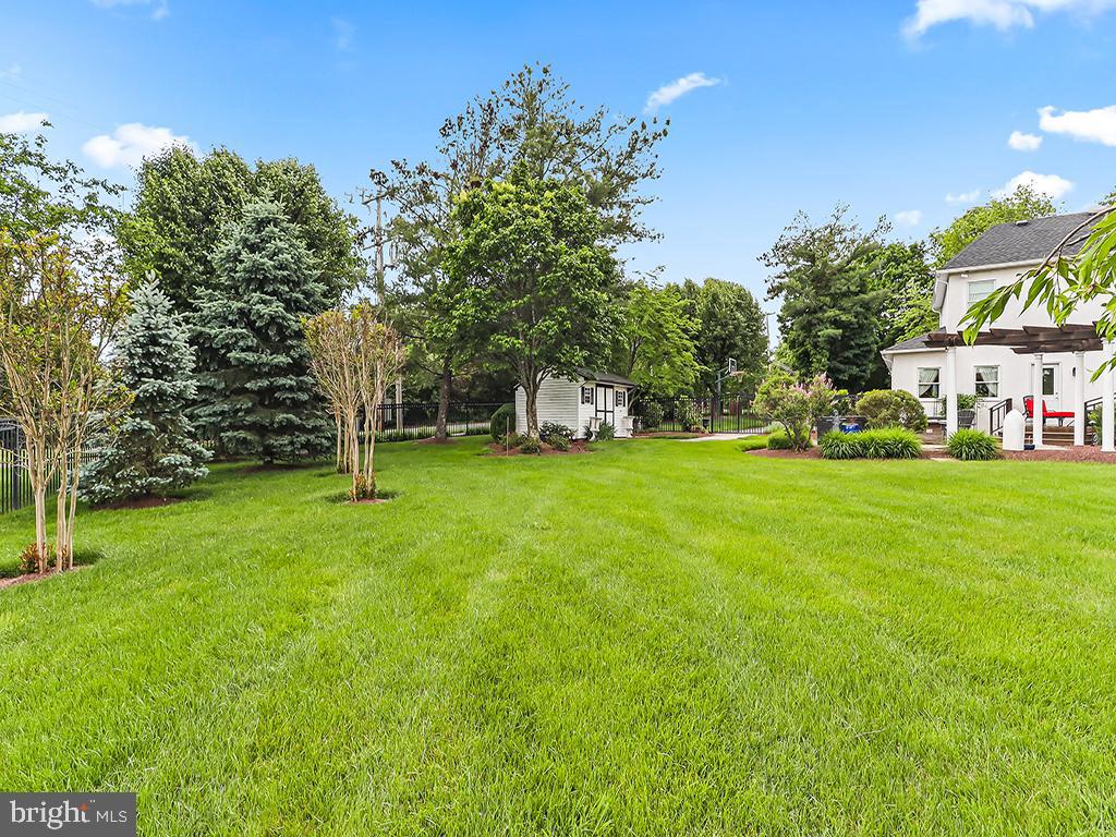 LAKEVIEW ESTS - Residential