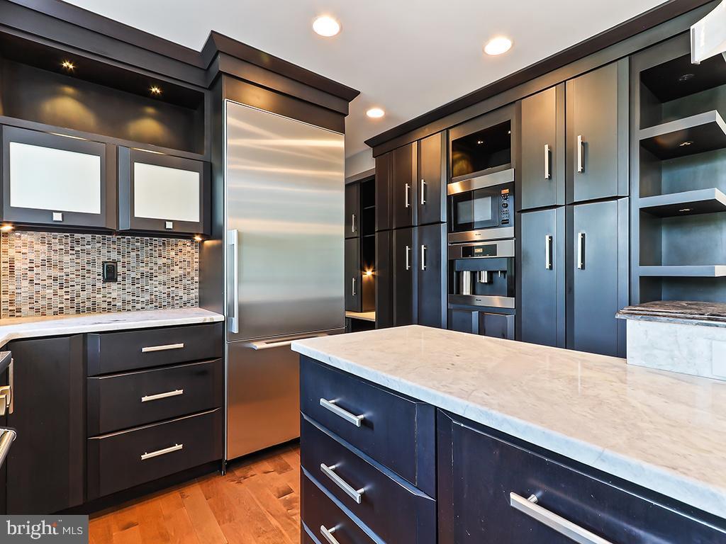 LAKEVIEW ESTS - Residential