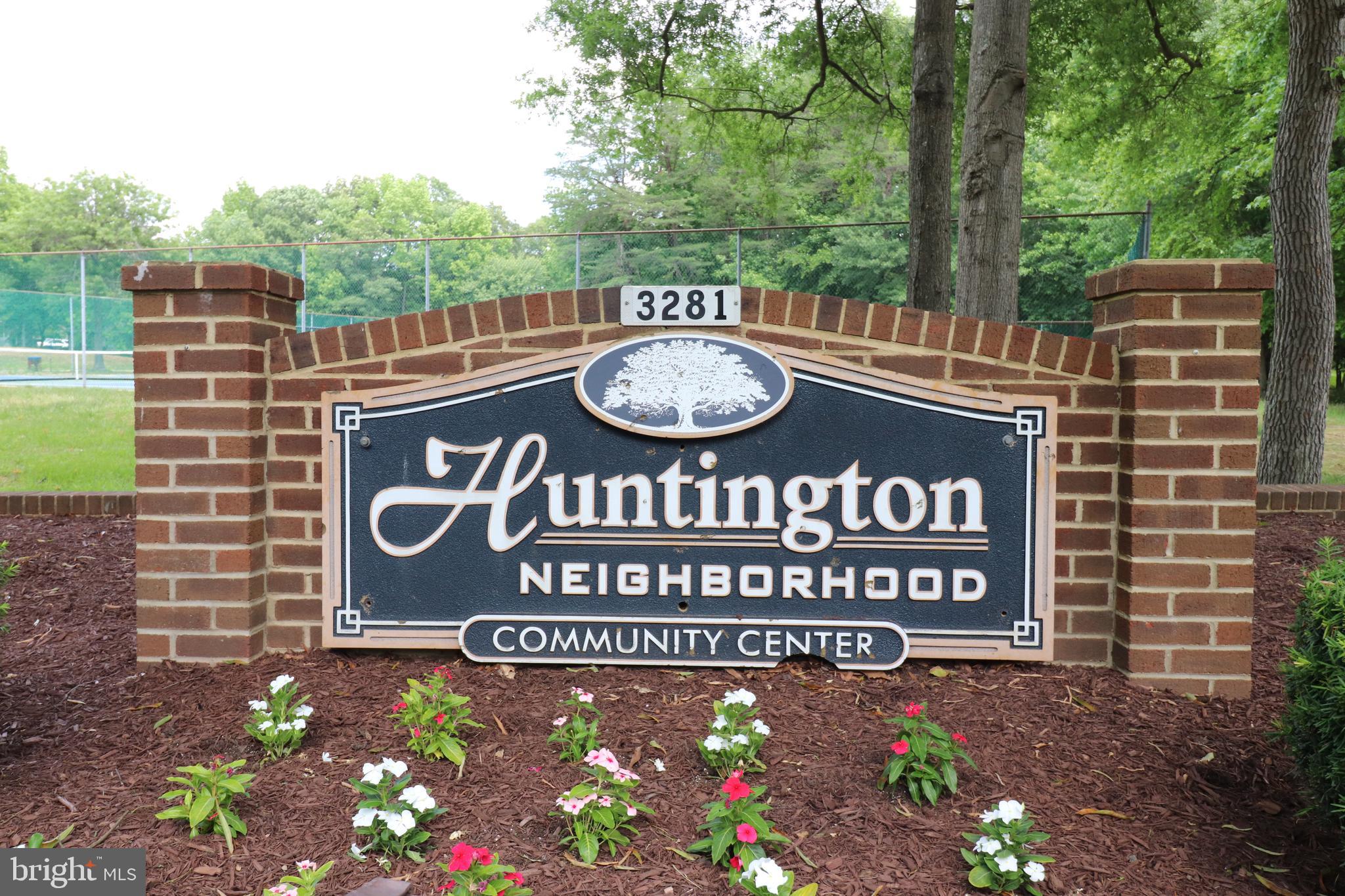 HUNTINGTON NEIGHBORHOOD - Residential