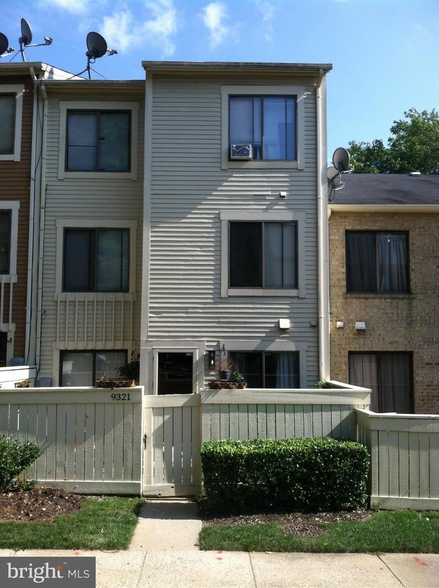 Contract Fell Thru -  Short Sale "As-Is" addendum required, Subj to 3rd Party Approval. 1st with M&T. List price has not been approved by lender, BPO and appraisal has not been done. Seller requests Buyer use Maryland First Title for title and settlement. Make sure your buyer is willing to give us 60 days to get an approval. Buyer is responsible for ordering and purchasing appropriate HOA docs.