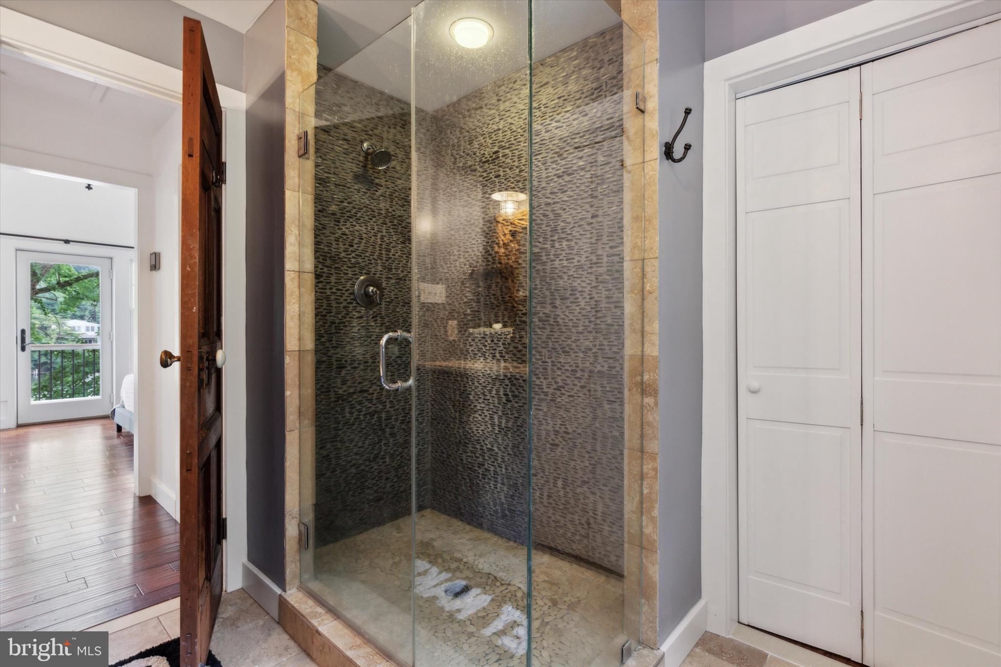 GLADWYNE - Residential