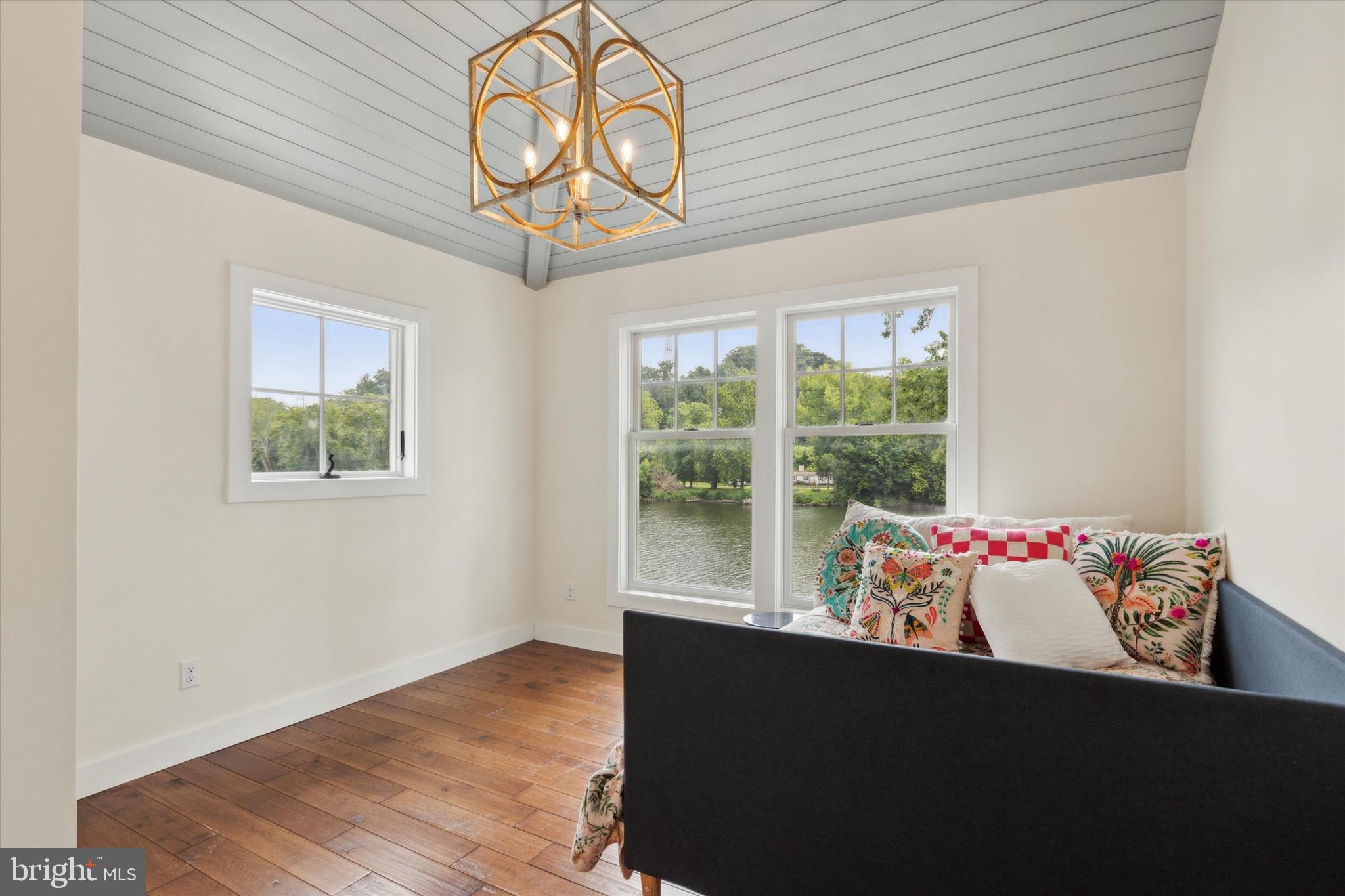 GLADWYNE - Residential