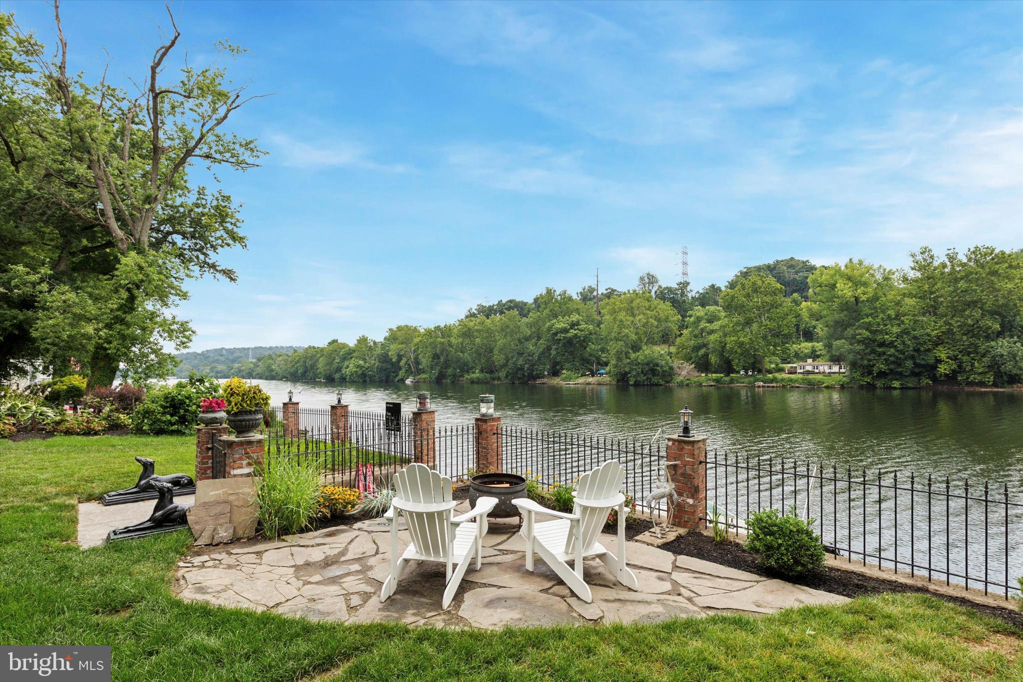 GLADWYNE - Residential